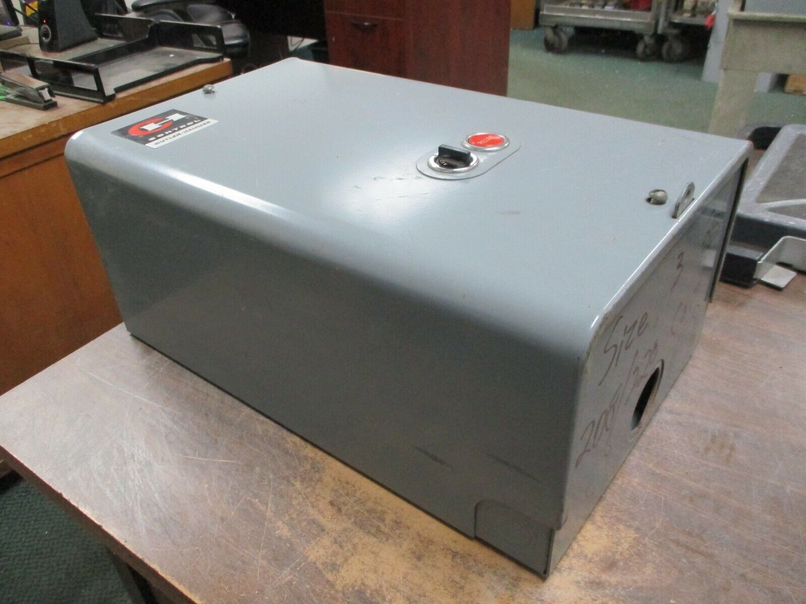 Cutler-Hammer Enclosed Size 3 Starter 6-16-2 208/220V Coil 90A 600V Used