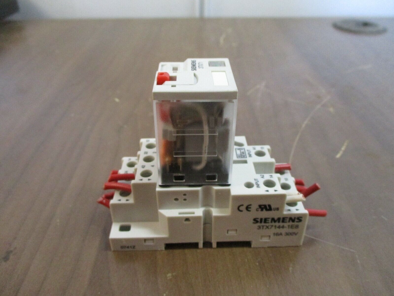Siemens Relay 3TX7116-5NF13 120V Coil w/ 3TX7144-1E8 Base Used