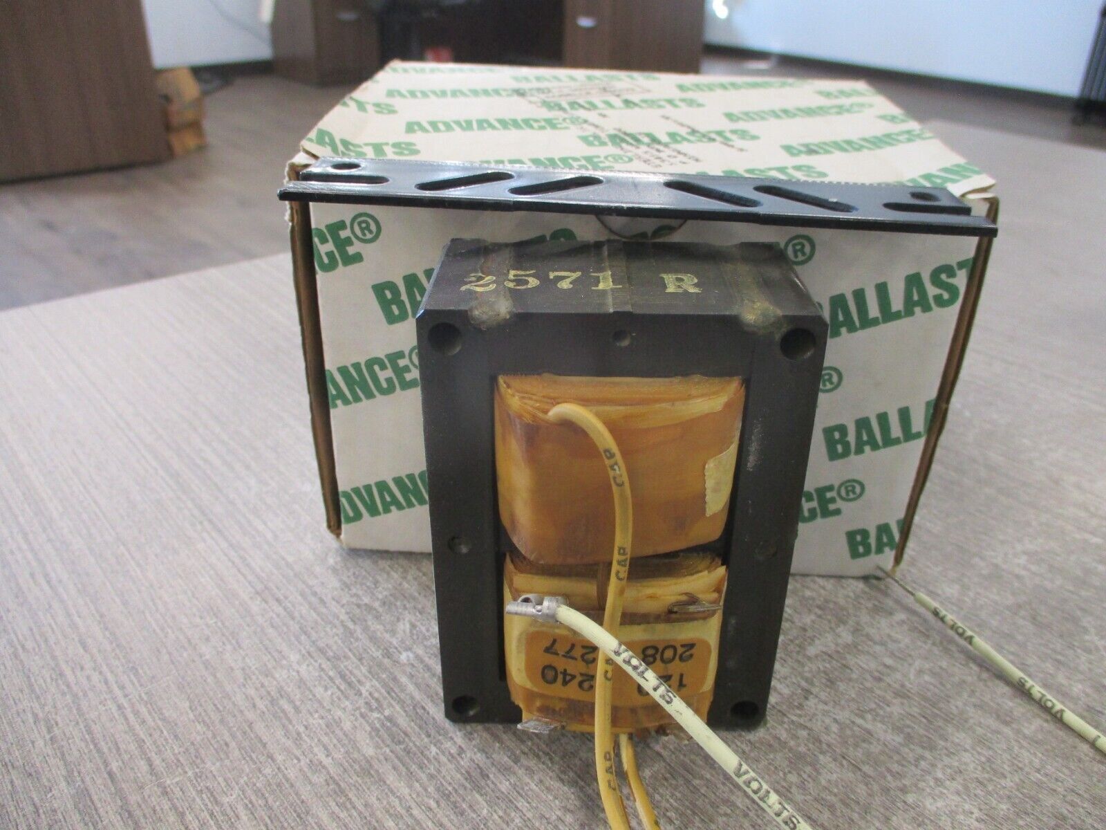 Advance Quadri-Volt Core & Coil Ballast 71A2571-001D 60 Hz 100W New Surplus