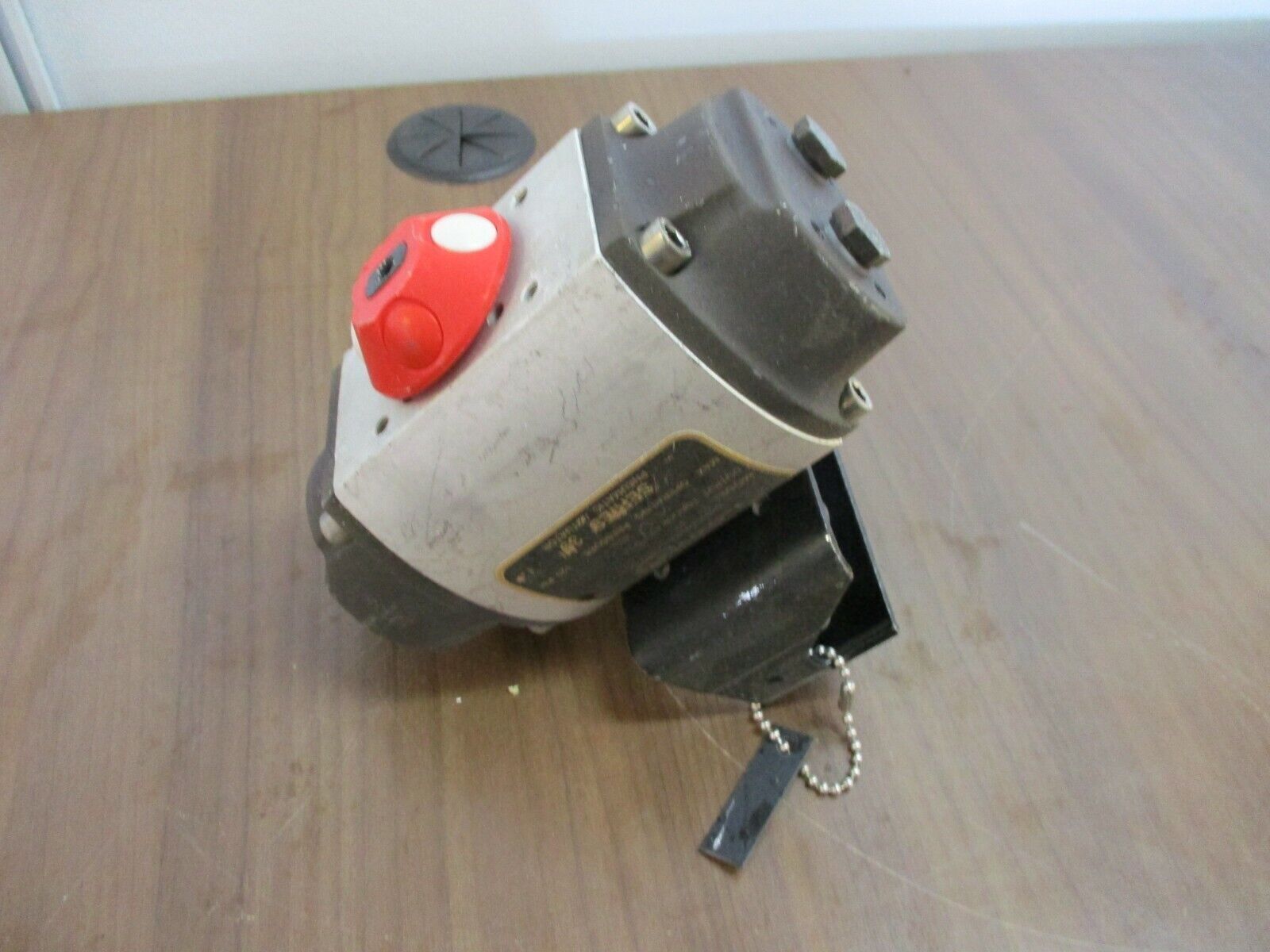 Flowserve, Series 39 Pneumatic Actuator, Part #: 10 39 SN R6 Used
