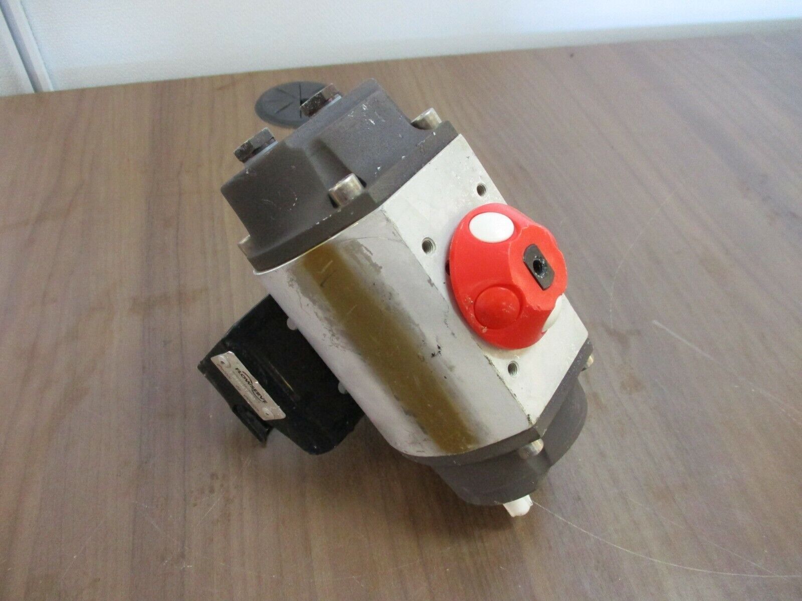 Flowserve, Series 39 Pneumatic Actuator, Part #: 10 39 SN R6 Used
