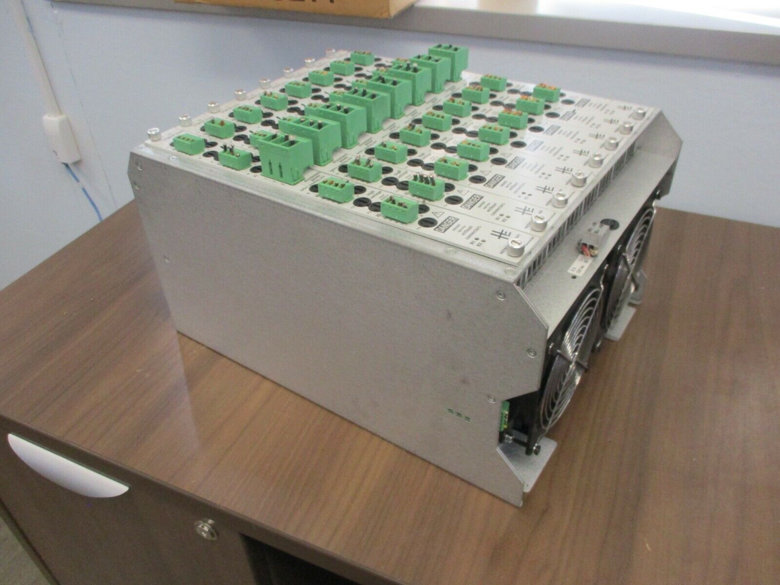 Hetronik PLC Rack w/ (8) Output Cards HC510-RK-8-230 Ver. A.2 Used
