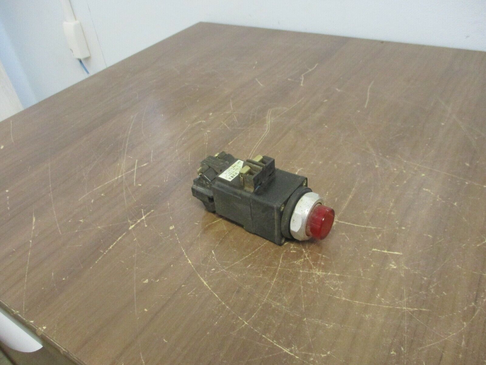 TEC Illuminated Push Button LS-1031D-11A Red 120V 50/60Hz Used