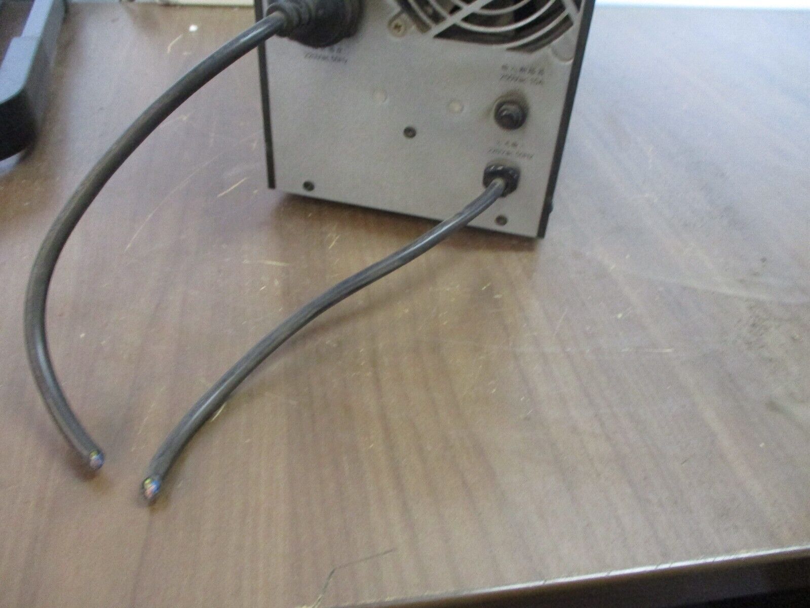 Delta N-Series UPS GES-N1KVA 1KVA 900W 220VAC 50Hz *Cut Power Cord* Used