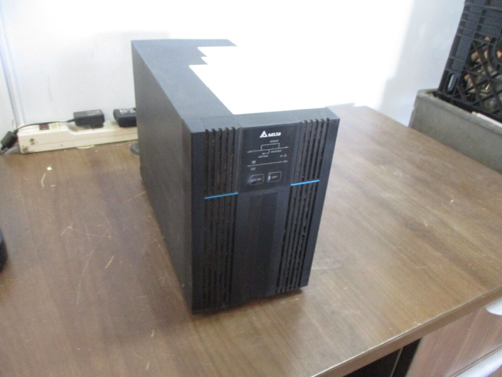 Delta N-Series UPS GES-N1KVA 1KVA 900W 220VAC 50Hz *Cut Power Cord* Us