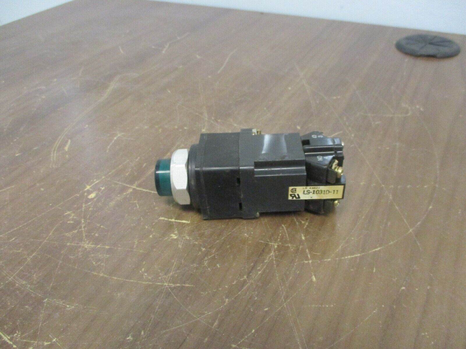 TEC Illuminated Push Button LS-1031D-11 Green 120V 50/60Hz Used