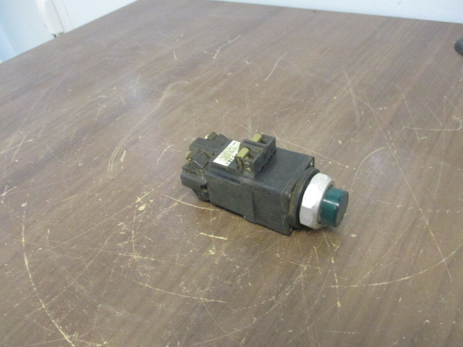 TEC Illuminated Push Button LS-1031D-11 Green 120V 50/60Hz Used