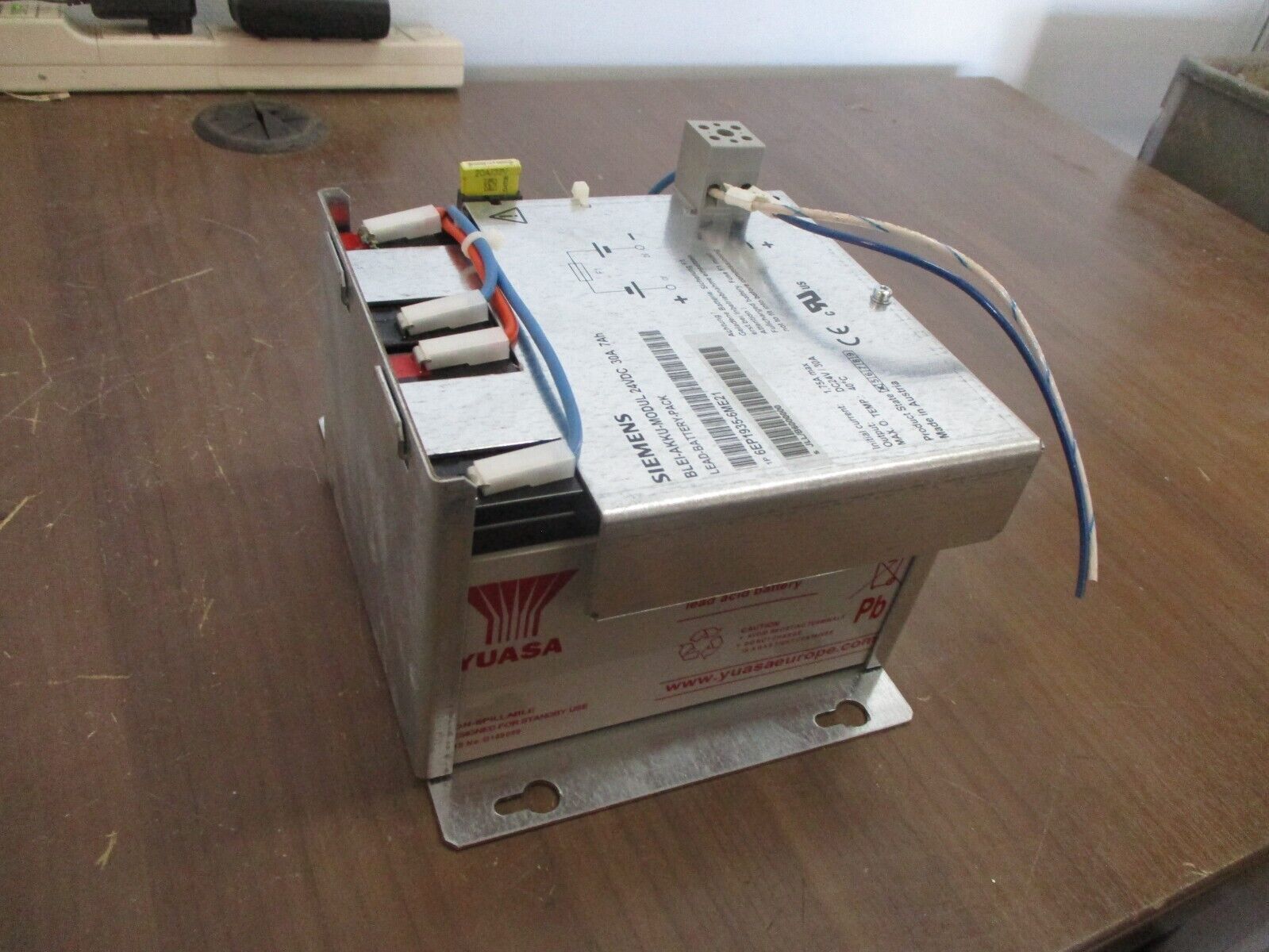 Siemens Lead-Battery Pack 6EP1935-6ME21 BLEI-AKKU-MODUL 24VDC 30A 7Ah Used