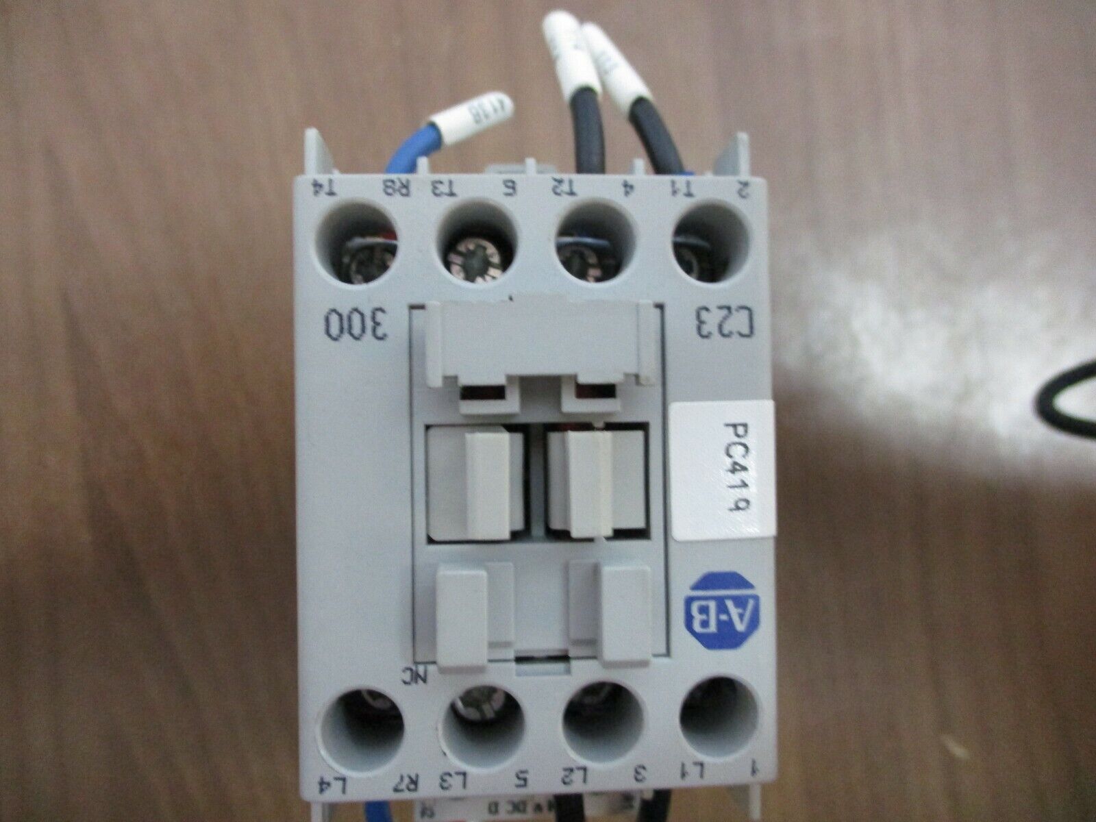 Allen-Bradley Contactor 100-C23DJ300 Ser.C 24VDC Coil 30A 600V Used
