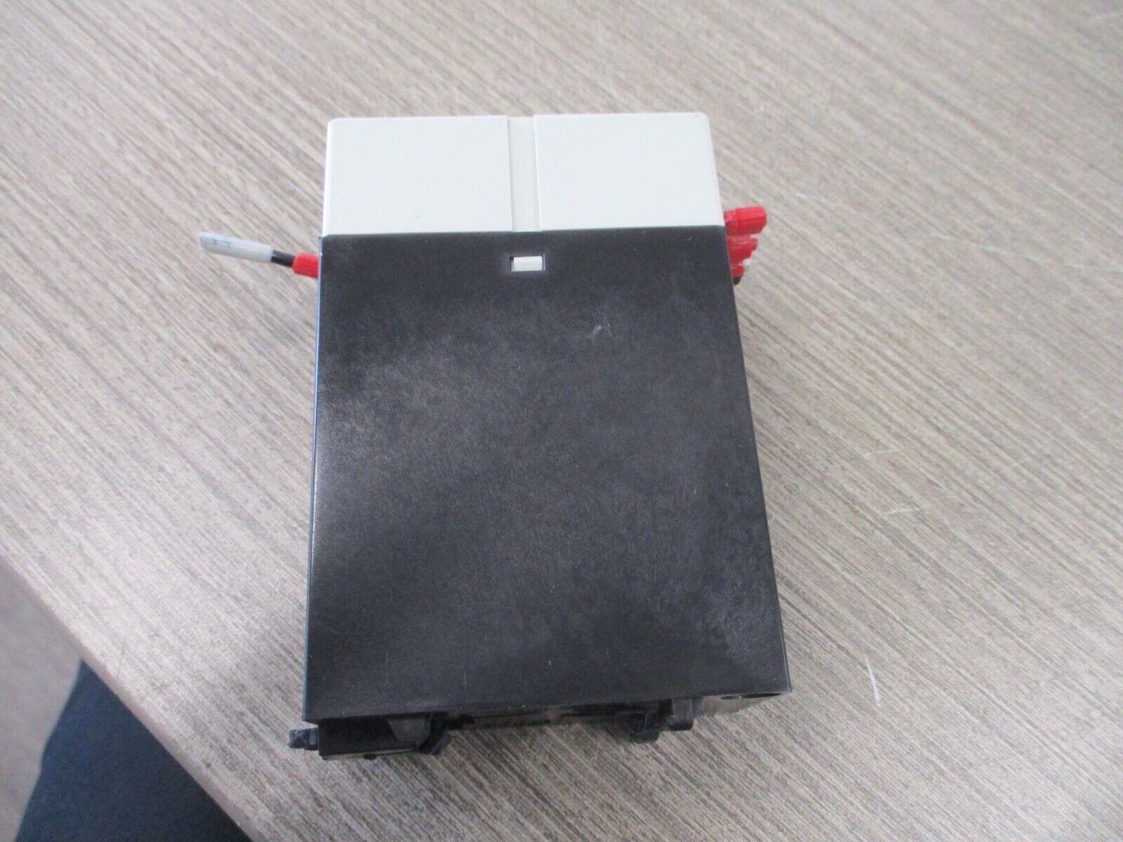 Eaton Voltage Band Relay D65VMP480 480V Used