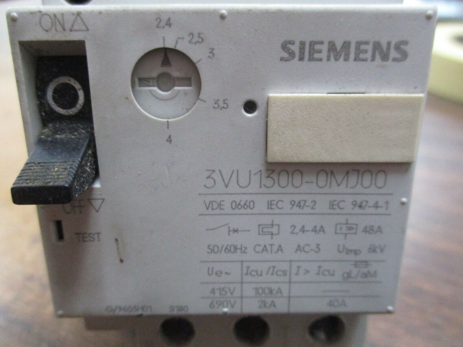 Siemens Motor Protector 3VU1300-0MJ00 Trip: 2.4-4A Used