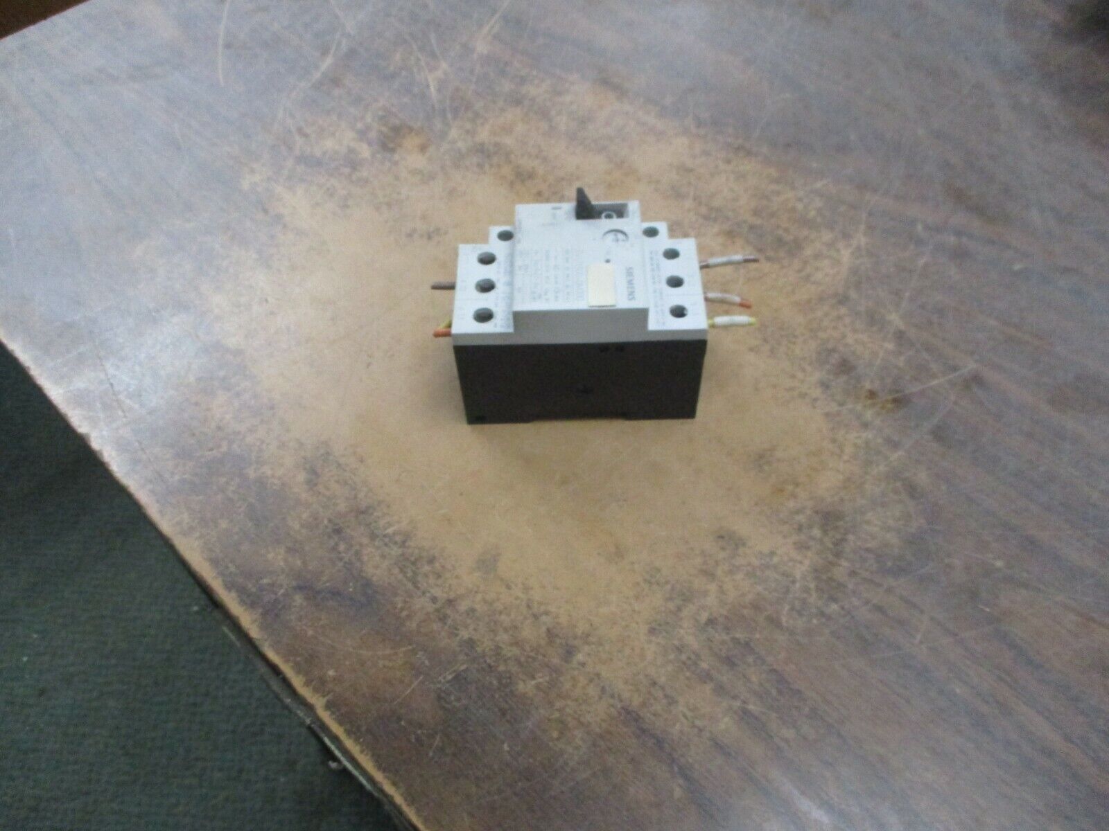 Siemens Motor Protector 3VU1300-0MJ00 Trip: 2.4-4A Used