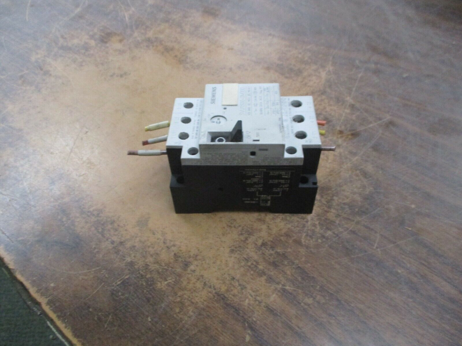 Siemens Motor Protector 3VU1300-0MJ00 Trip: 2.4-4A Used