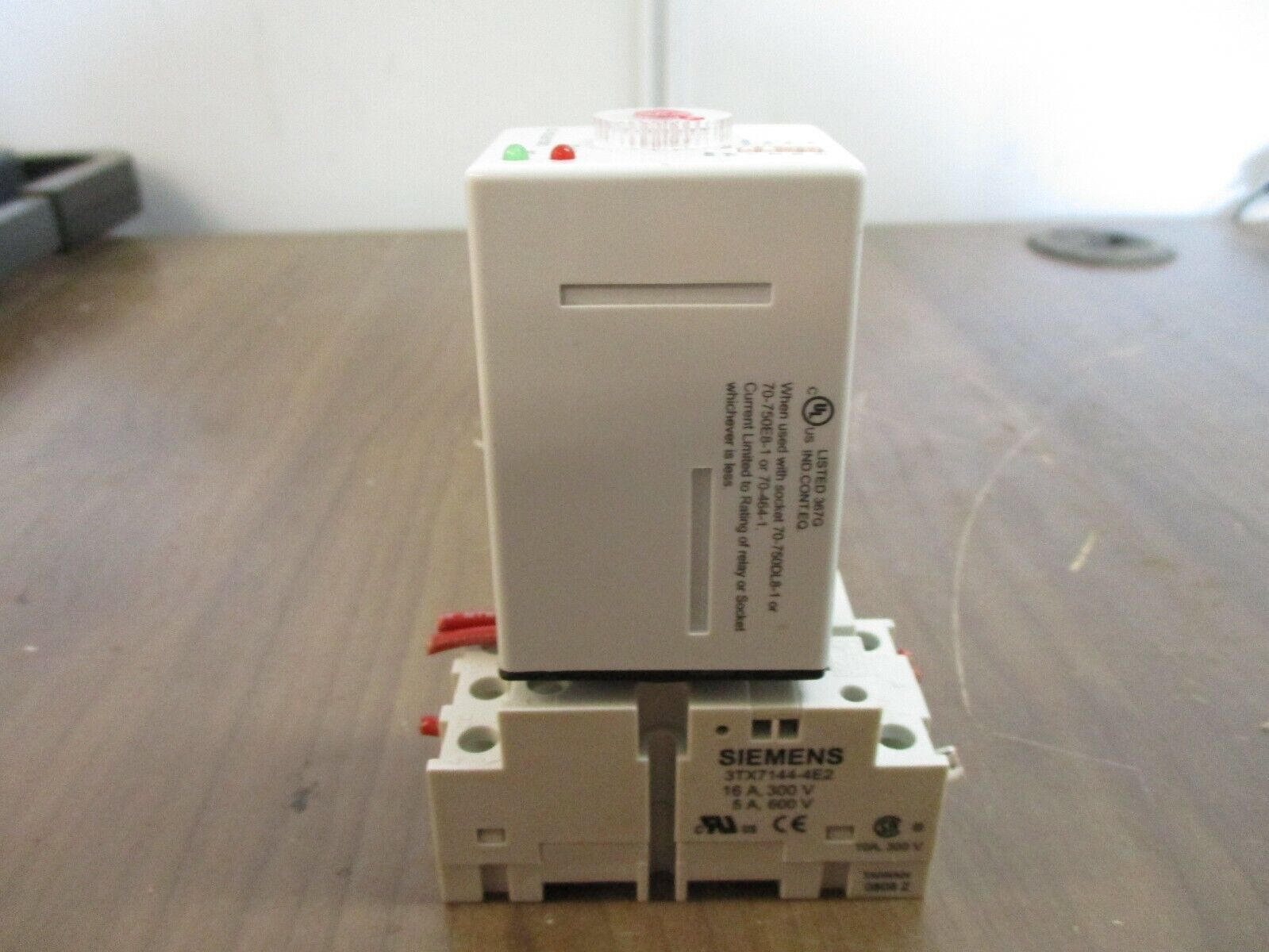 Siemens Time Delay Relay OND-DFOB-120 Range: 0.1sec-10hr w/ Base Used