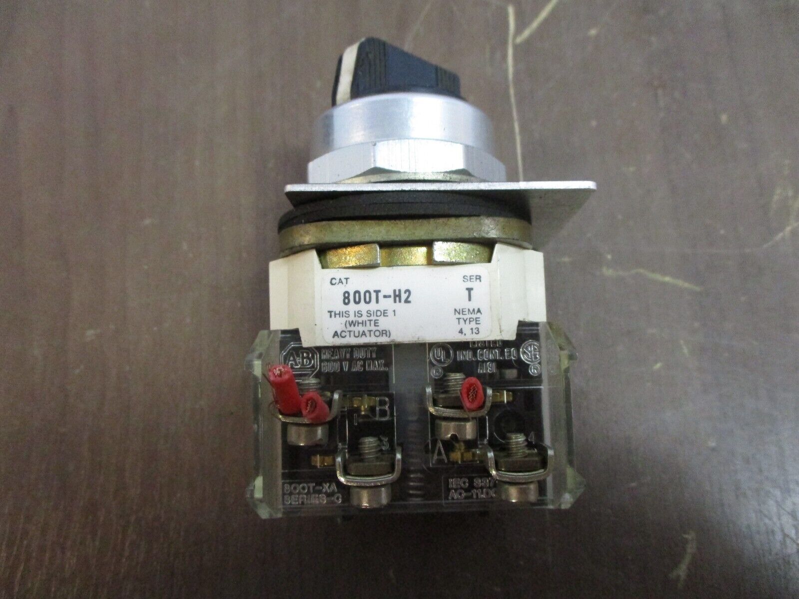 Allen-Bradley Selector Switch 800T-H2 Ser. T Nema Type 4, 13 Used