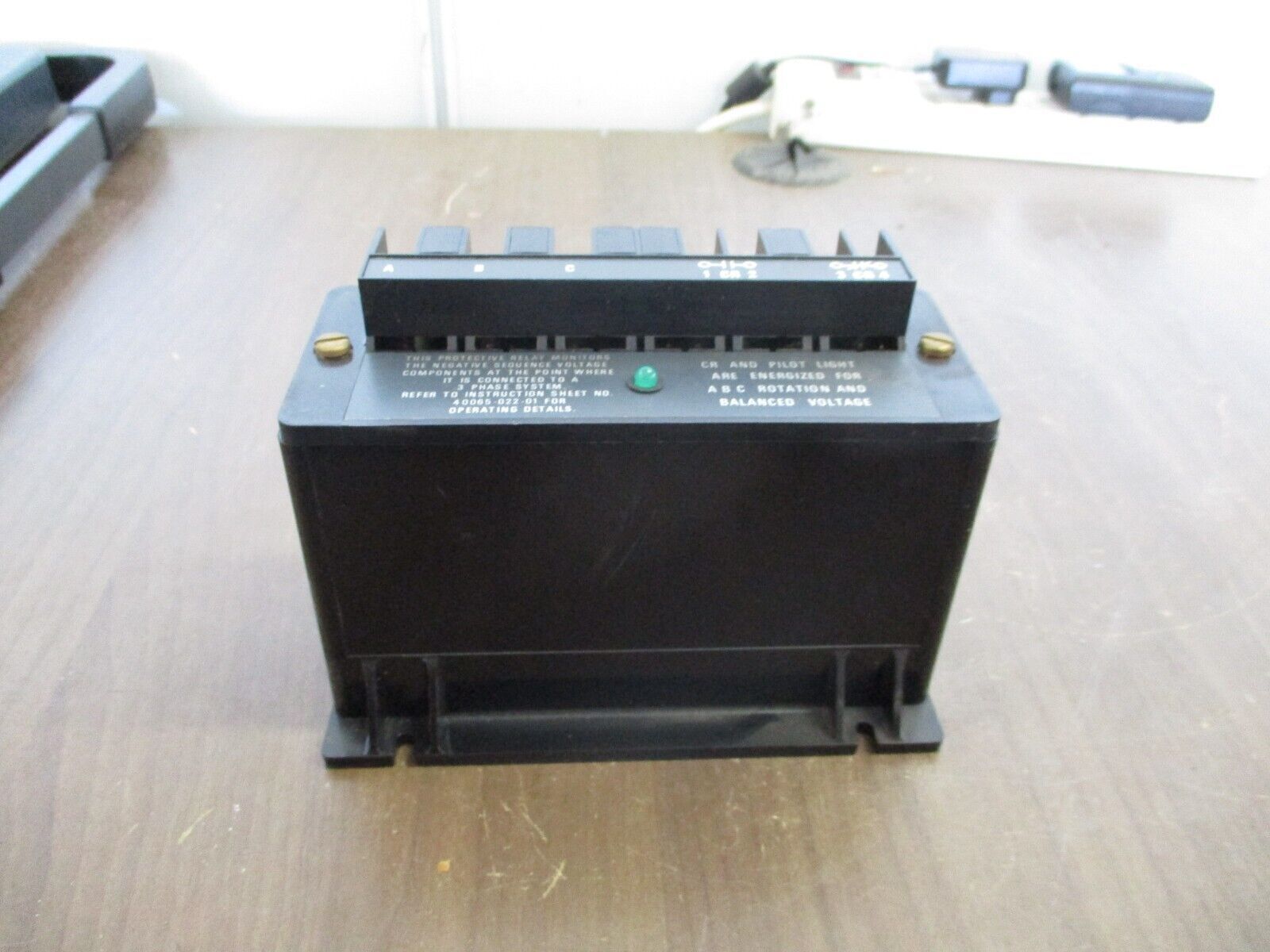 Allen-Bradley Line Voltage Monitor Relay 813S-V0WE Ser. B 120V 3Ph 60Hz Used