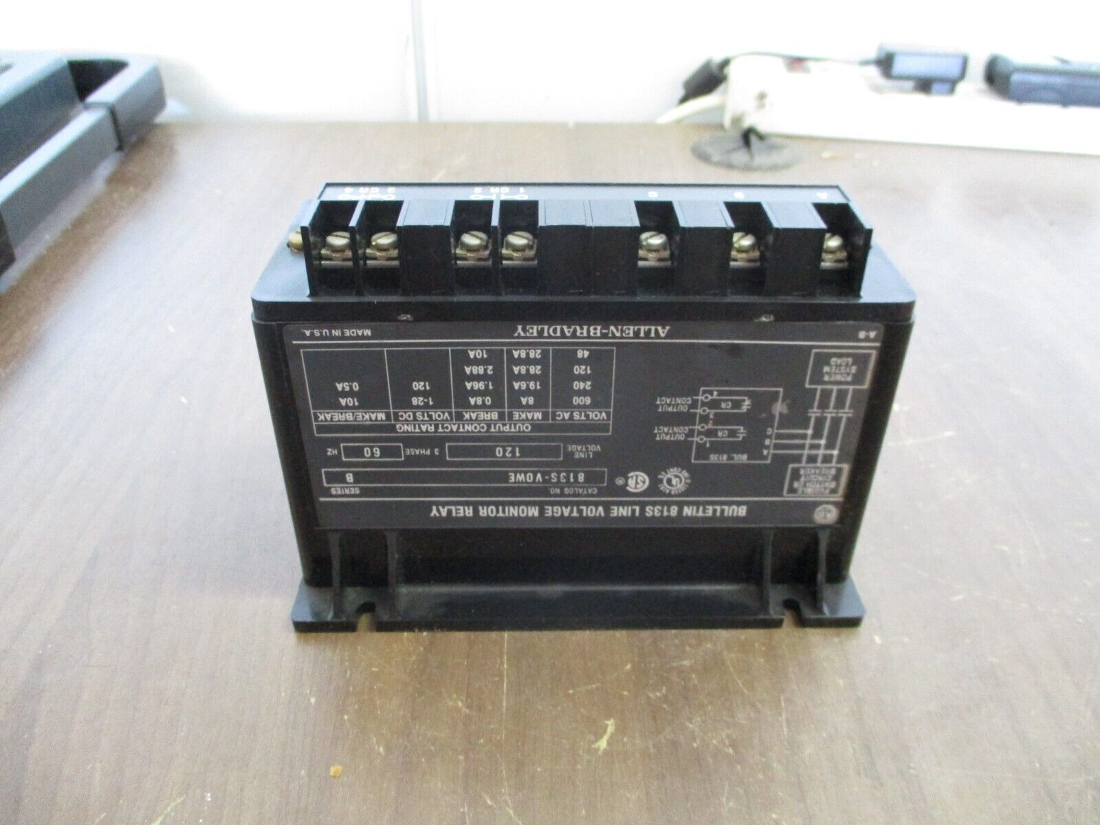 Allen-Bradley Line Voltage Monitor Relay 813S-V0WE Ser. B 120V 3Ph 60Hz Used