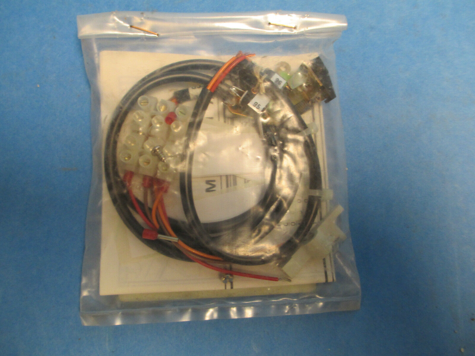 GE Record Circuit Breaker Aux Switch UN28468 New Surplus