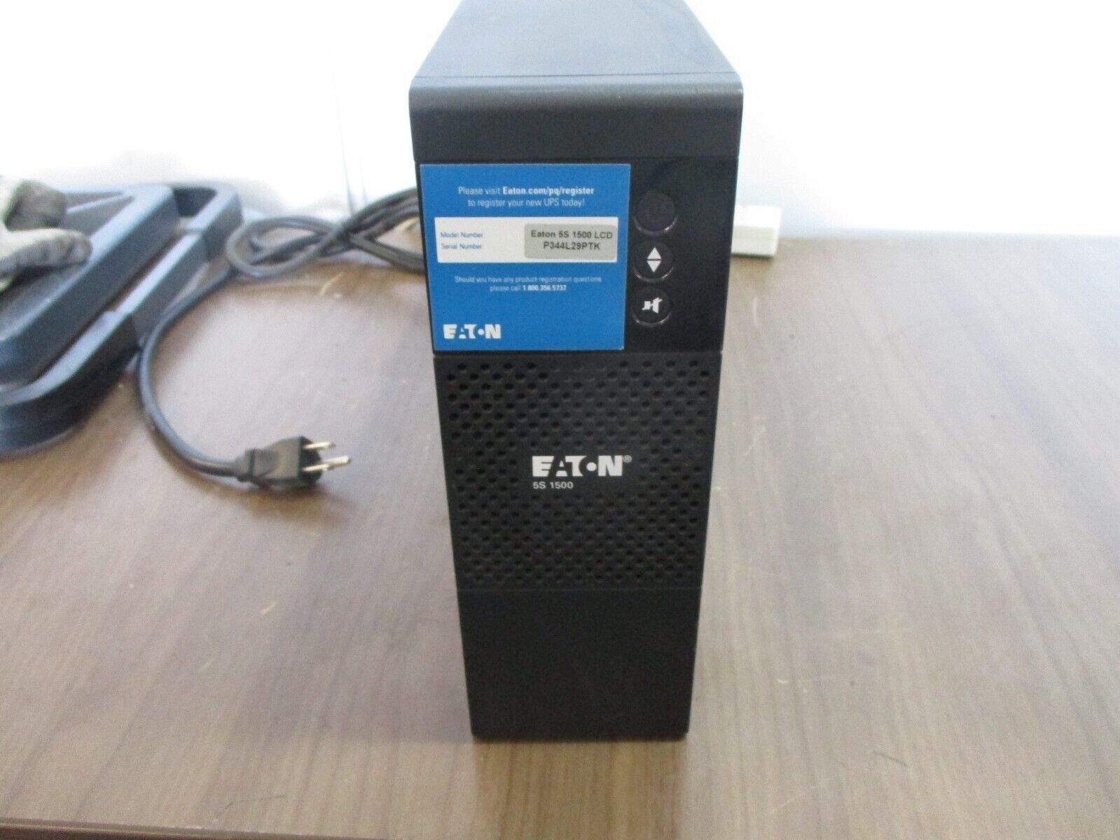 Eaton UPS 5S1500LCD Main F/W: 06 Input:120V~ 50/60Hz 13.6A Used