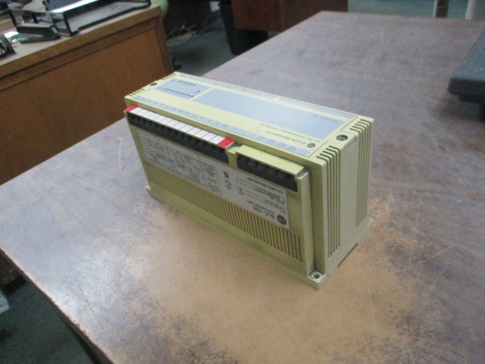 Allen-Bradley SLC 100 Expansion Unit 1745-E101 Ser. B Used
