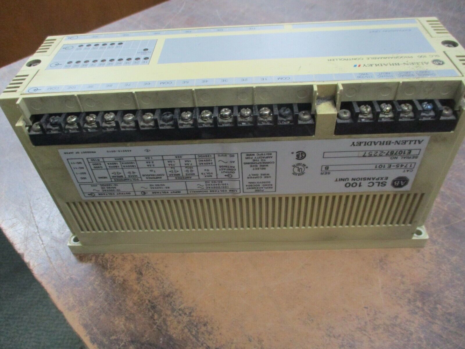 Allen-Bradley SLC 100 Expansion Unit 1745-E101 Ser. B Used