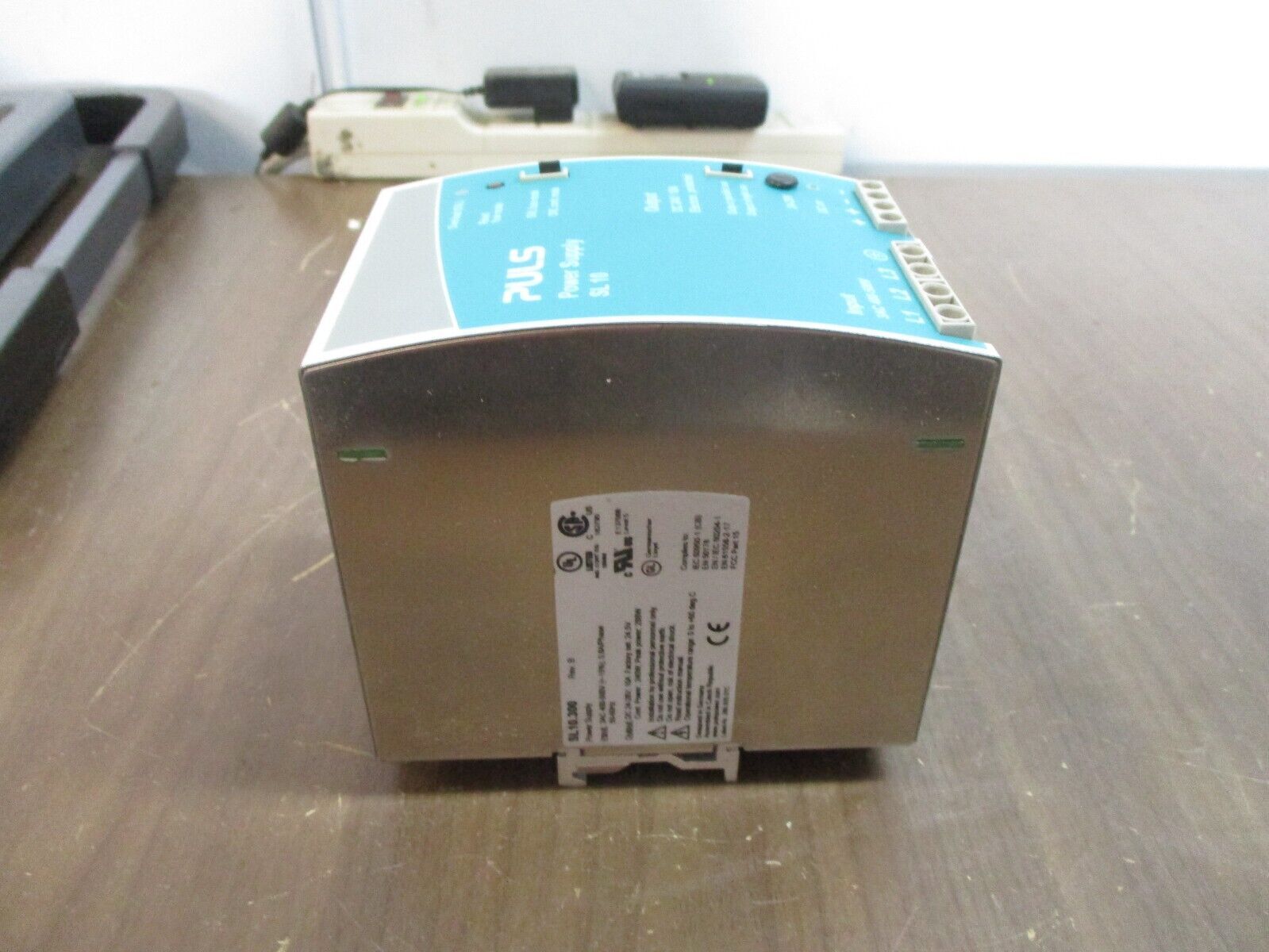 Puls Power Supply SL10.300 Rev. B Input: 3AC 400-500V 0.8A/Phase 50-60Hz Used