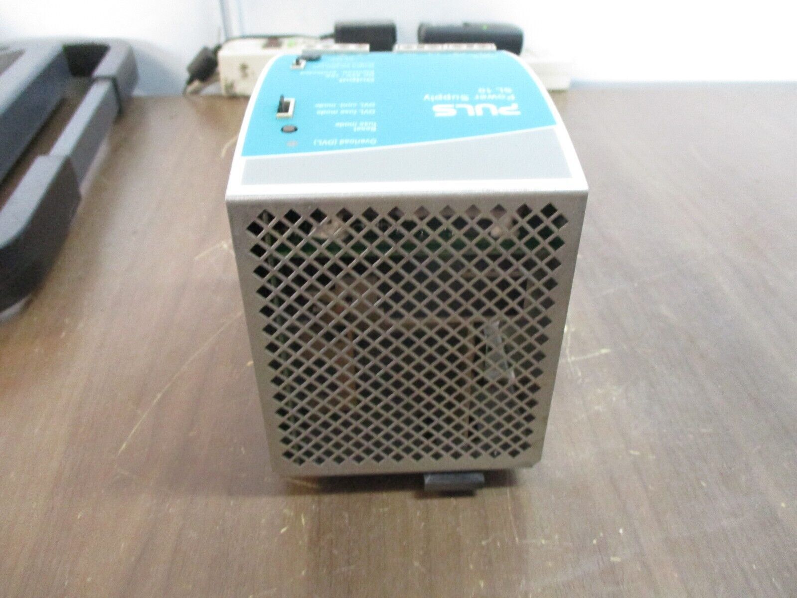 Puls Power Supply SL10.300 Rev. B Input: 3AC 400-500V 0.8A/Phase 50-60Hz Used