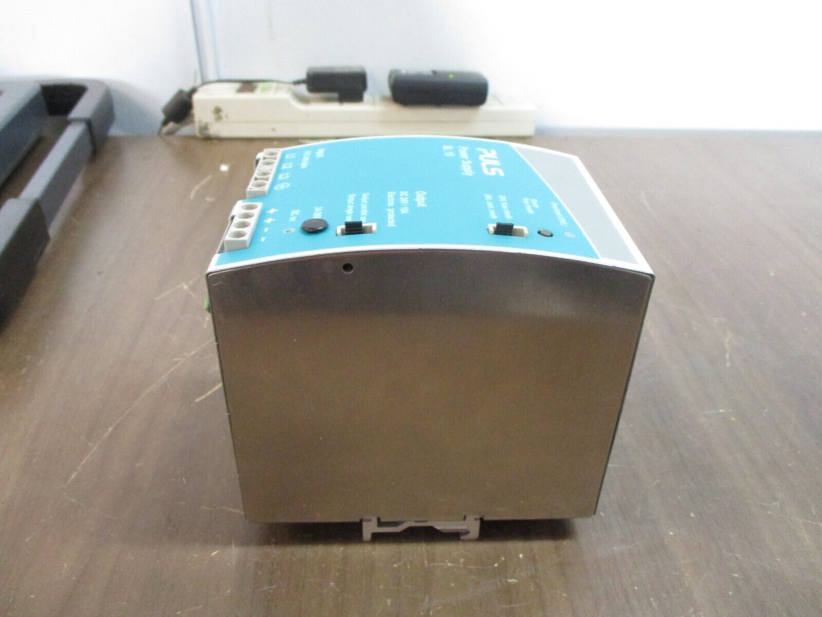 Puls Power Supply SL10.300 Rev. B Input: 3AC 400-500V 0.8A/Phase 50-60Hz Used