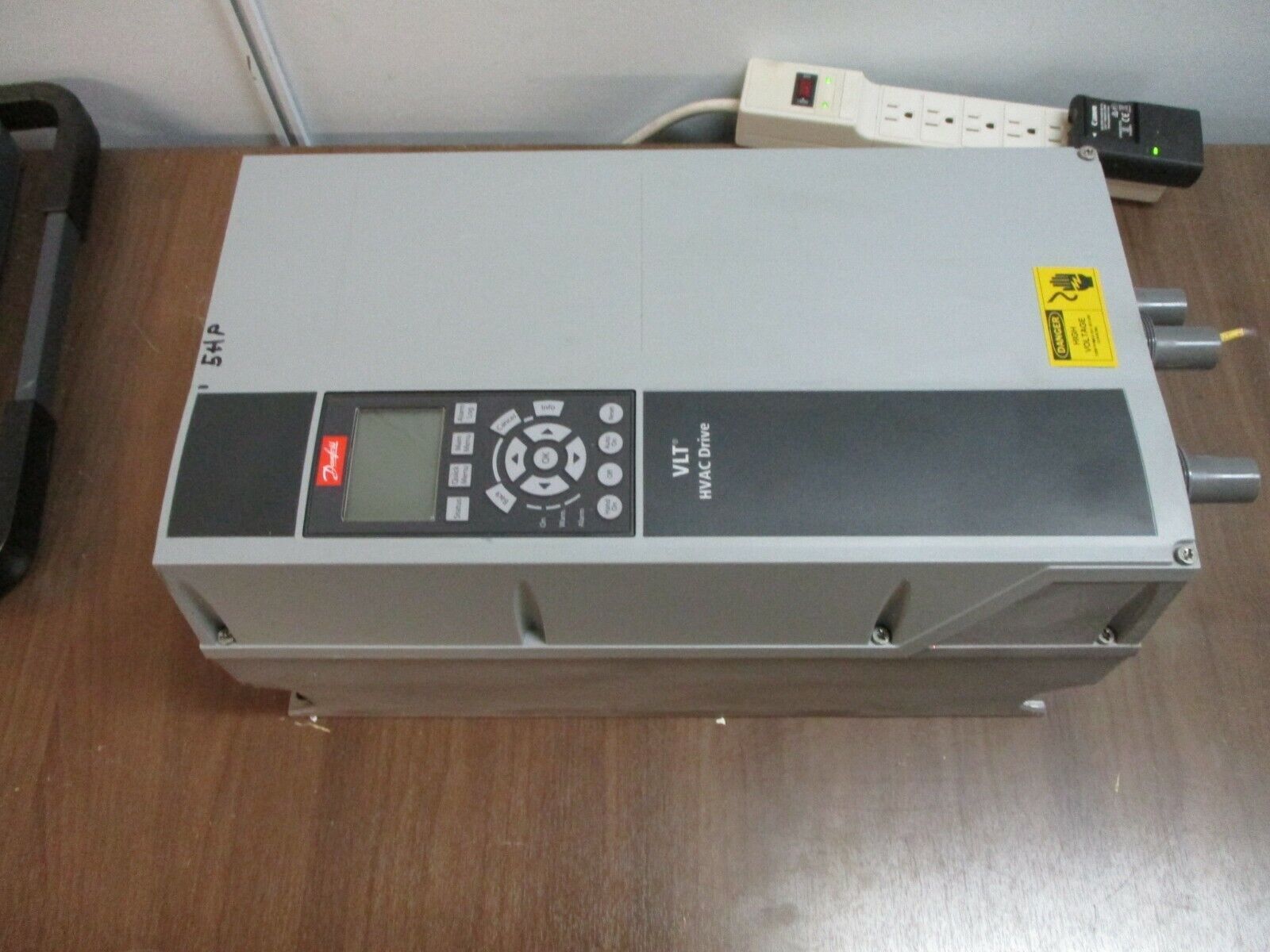 Danfoss VLT AC Drive 131X6405 5HP 3Ph Type 12 Enclosure w/Keypad Used
