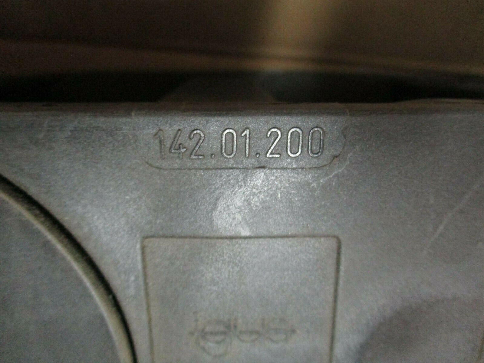 Igus Energy Chain 142.01.200 Length: 12ft New Surplus