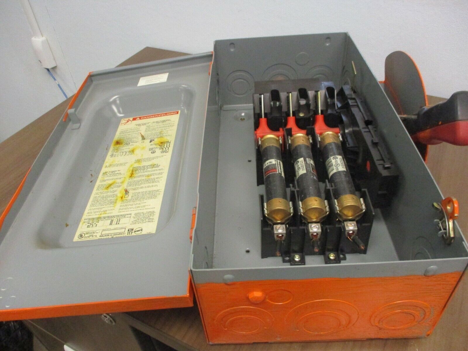 Square D Fusible Safety Switch / Disconnect H362 60A 600V 3P Series: F05 Used