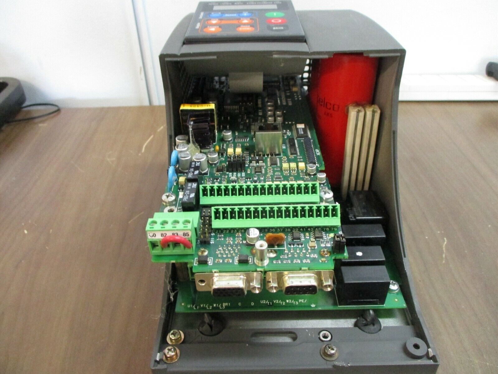 GE AC Drive 6KAVI43005Y1B 5HP 3Ph w/ Keypad *Chipped Corner* Used