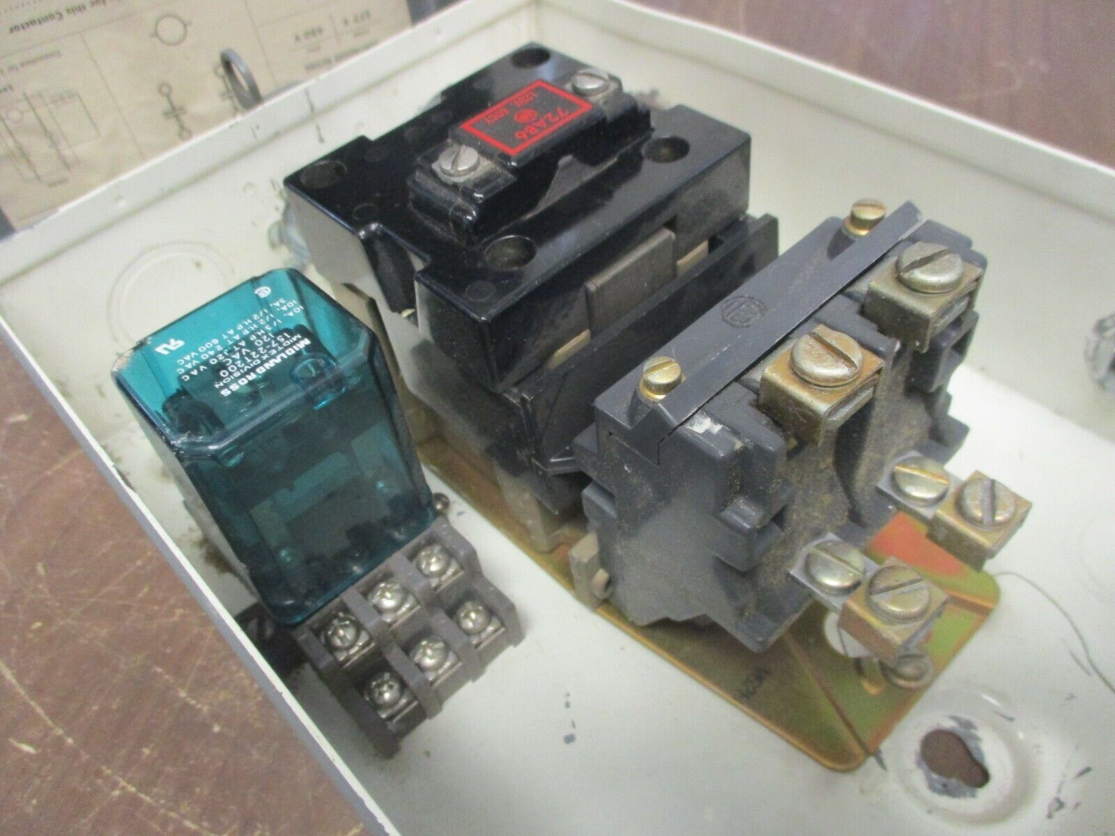 Allen-Bradley Enclosed Lighting Contactor 702L-BAA92 Ser K 120V Coil 30A 2P Used