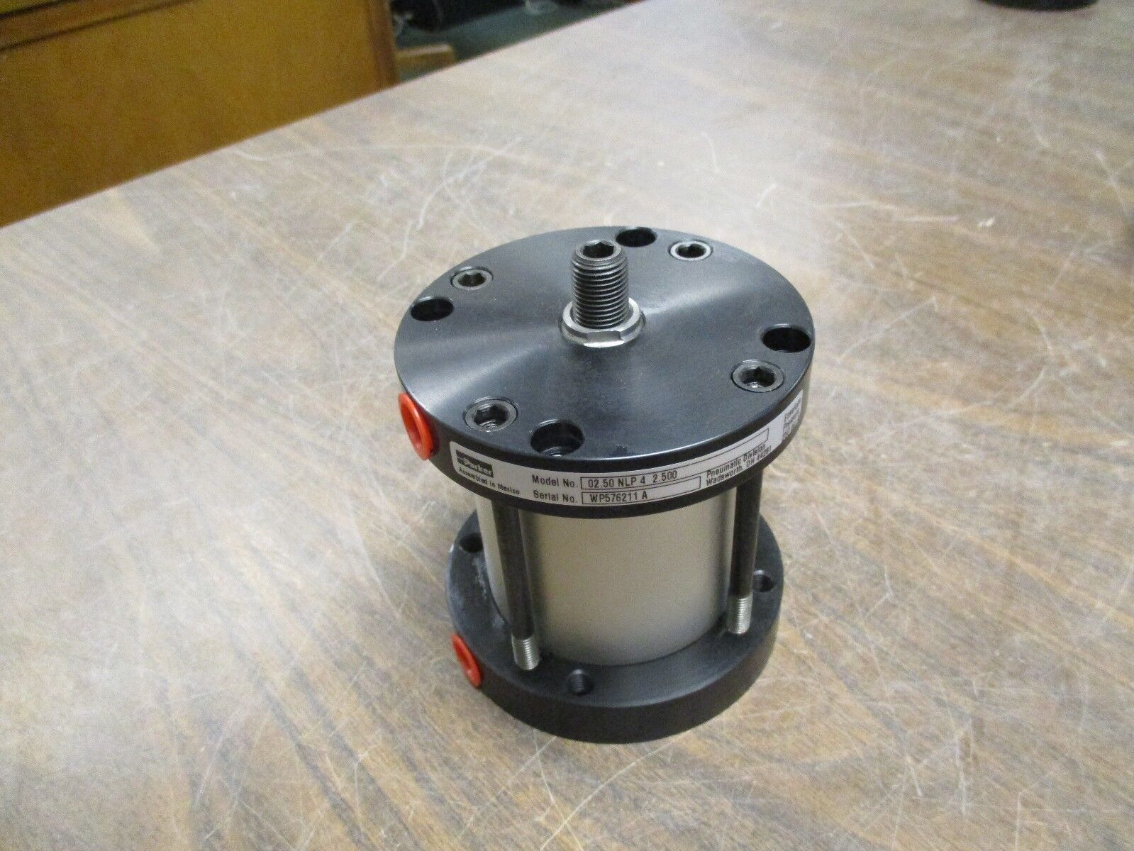 Parker Pneumatic Cylinder 02.50 NLP 4 2.500 250PSI Used