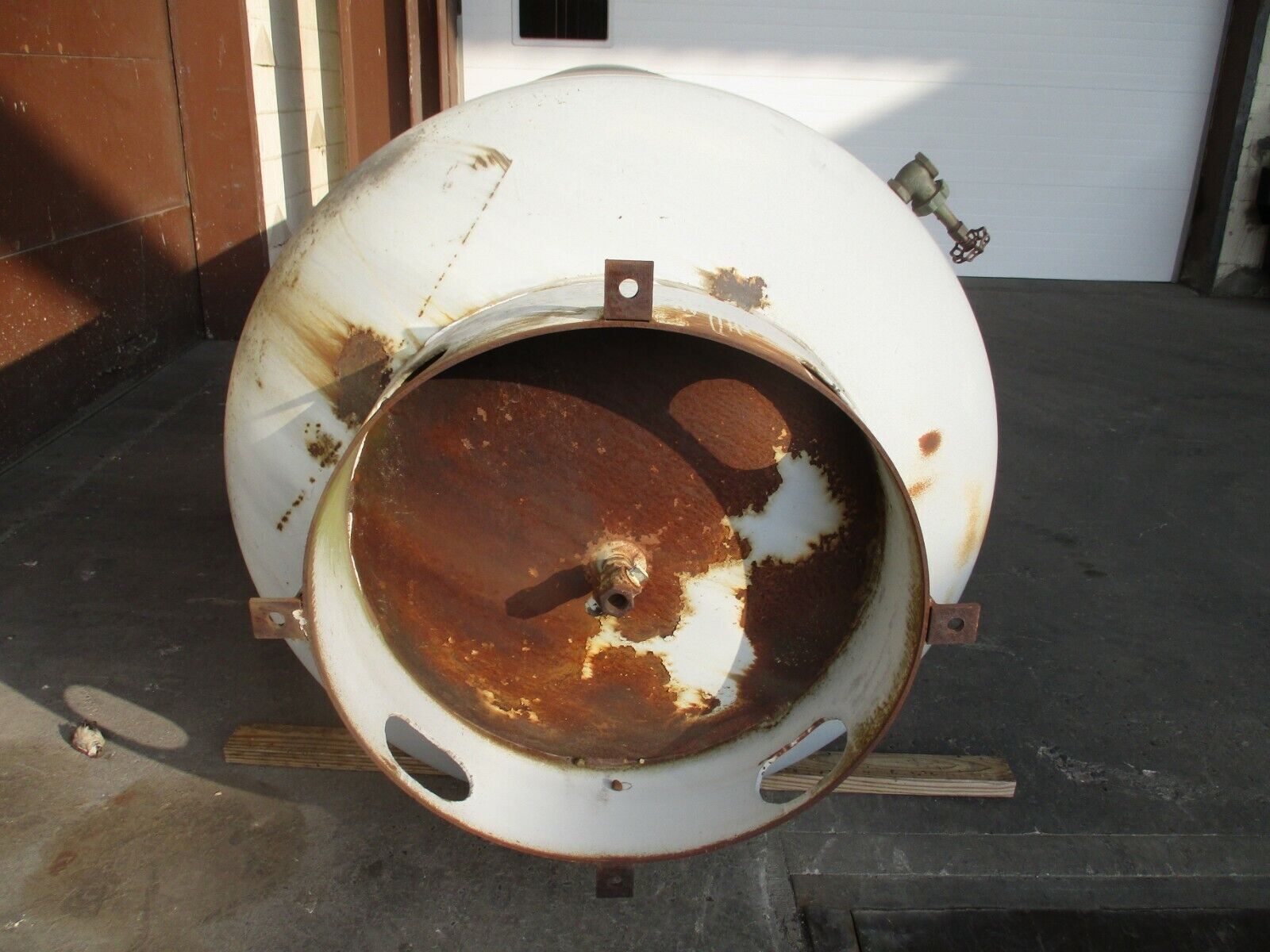 Stover Tanks Pressurized Water Tank 123722 700 Gallons 125PSI 450°F Used