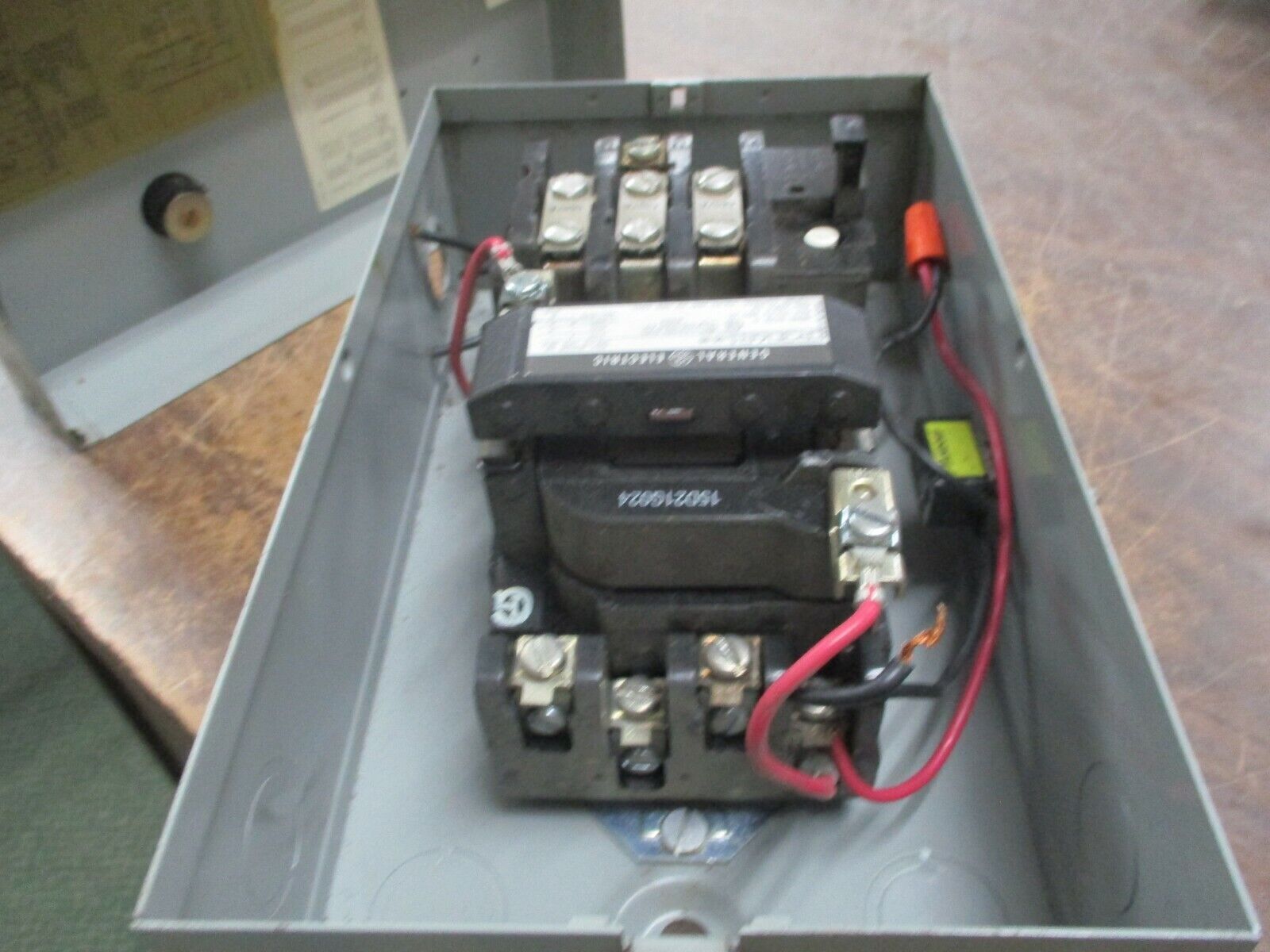 GE Enclosed Size 0 Starter CR306B1** 24V Coil 18A 600V Used