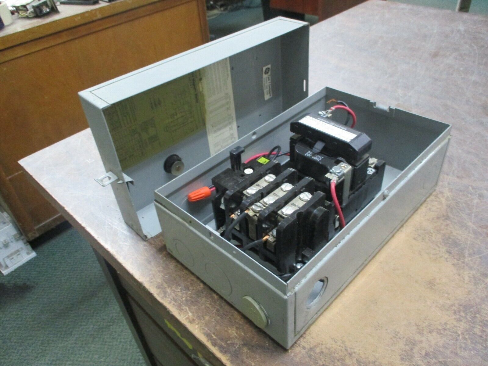 GE Enclosed Size 0 Starter CR306B1** 24V Coil 18A 600V Used