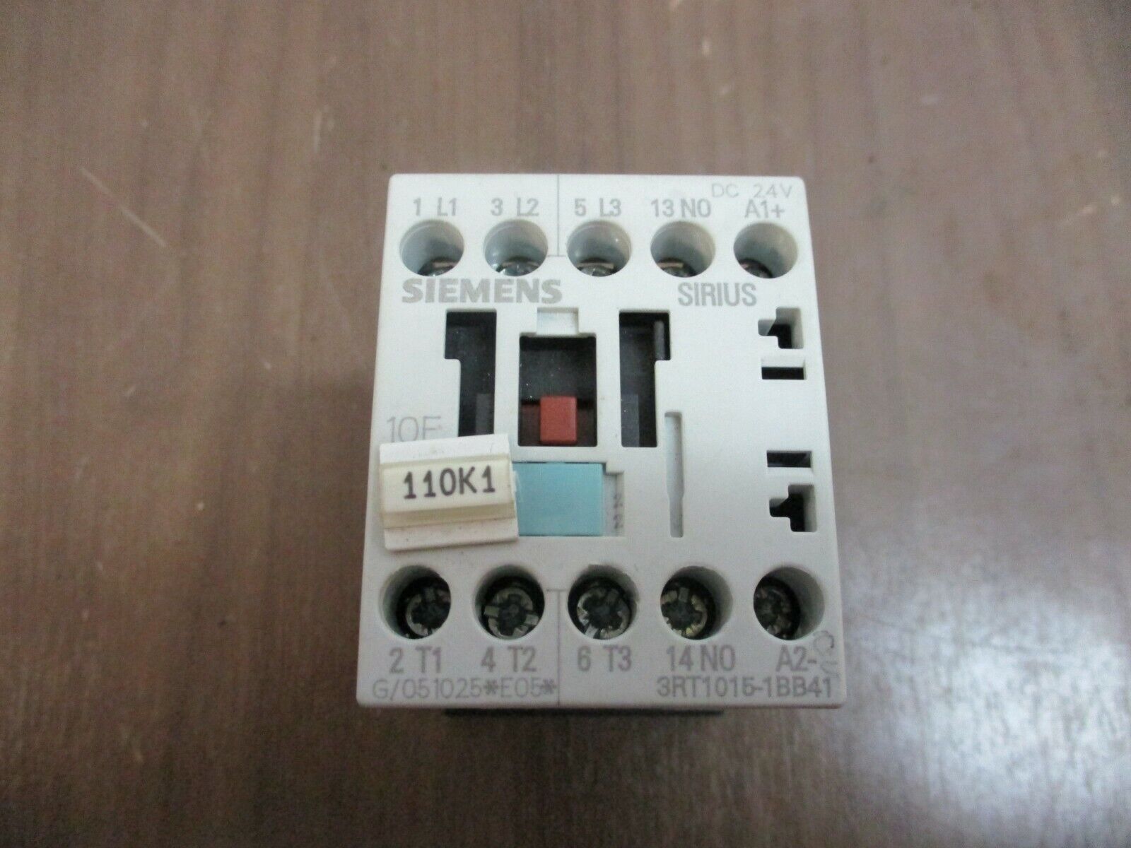 Siemens Sirius Contactor 3RT1015-1BB41 24VDC Coil 16A 600V Used