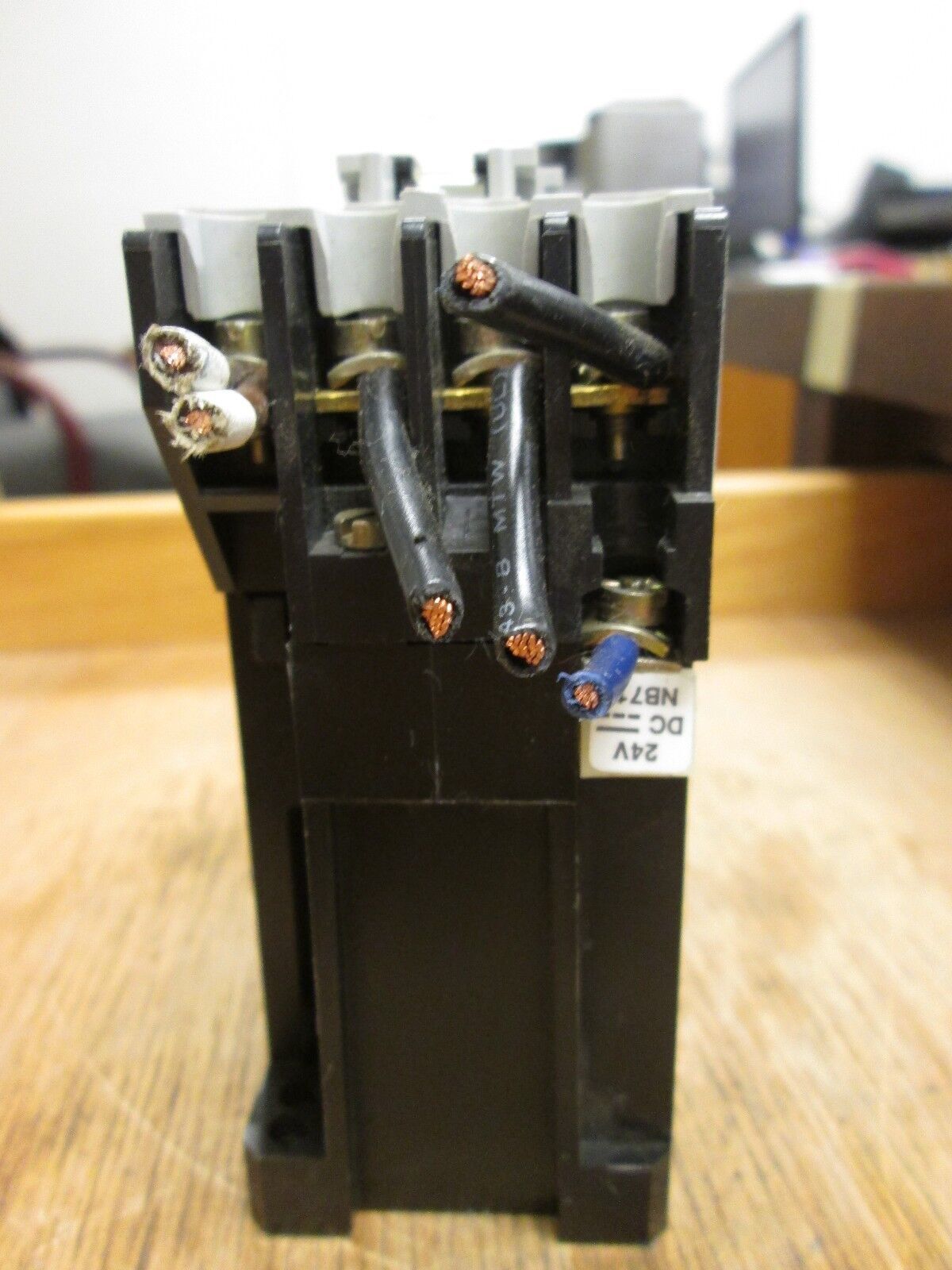 Allen-Bradley Contact 100-A09NZ*3 24VDC Coil 9A Max *Lot of 2* Used