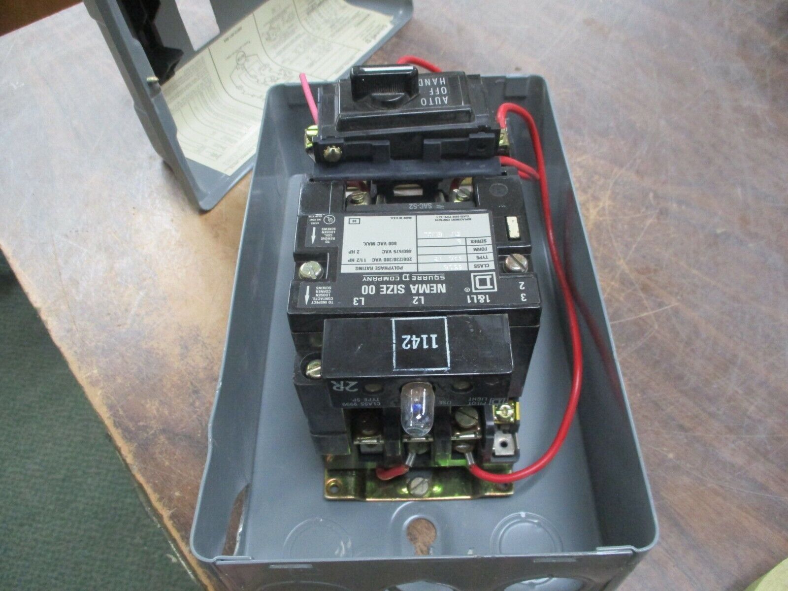 Square D Enclosed Size 00 Starter 8536 SAG 12 208V Coil 600V Used