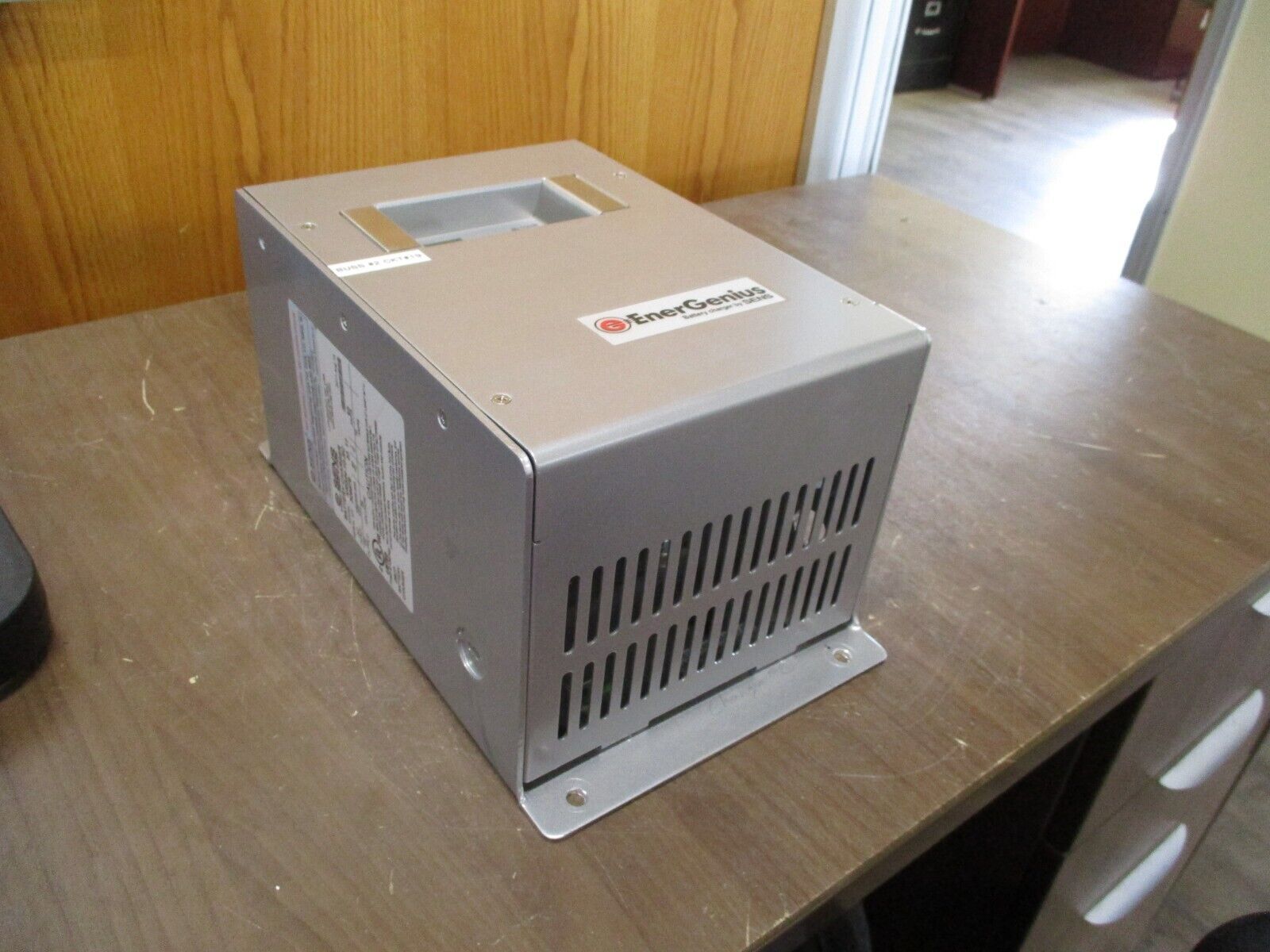 Sens Energenius Battery Charger NRG24-10-RC Output: 24 VDC 10A Used