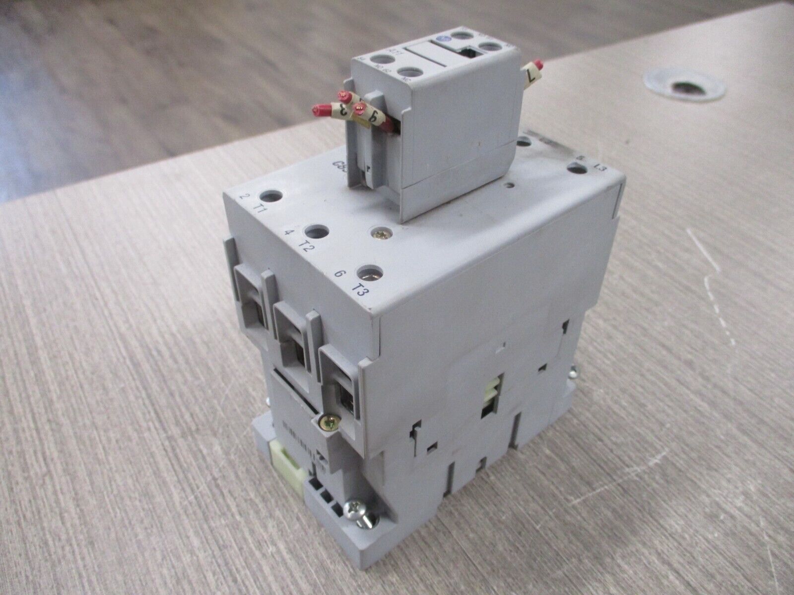 Allen-Bradley Contactor 100-C85*00 120V Coil 100A 600V w/ Aux Contact Block Used