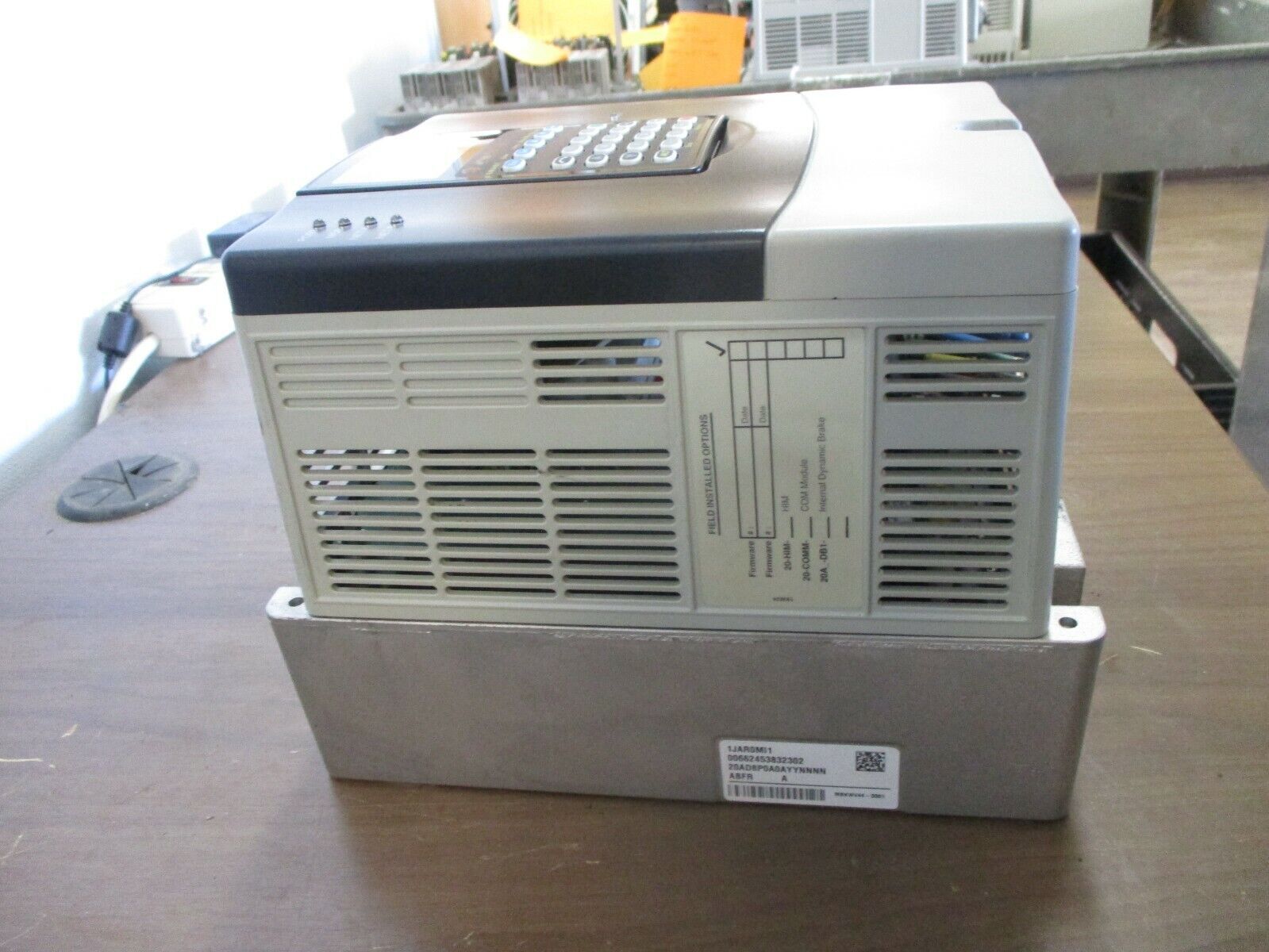 Allen-Bradley PowerFlex 70 AC Drive 20AD8P0A0AYYNNNN Ser. A 5HP 3Ph w/ Keypad