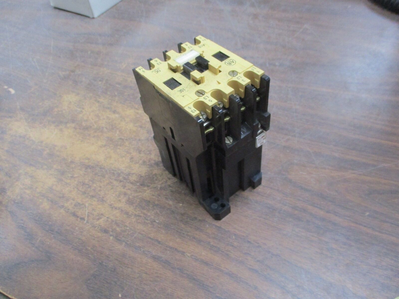 Allen-Bradley Contactor 100-A18NZ*3 24VDC Coil 18A 600V Used