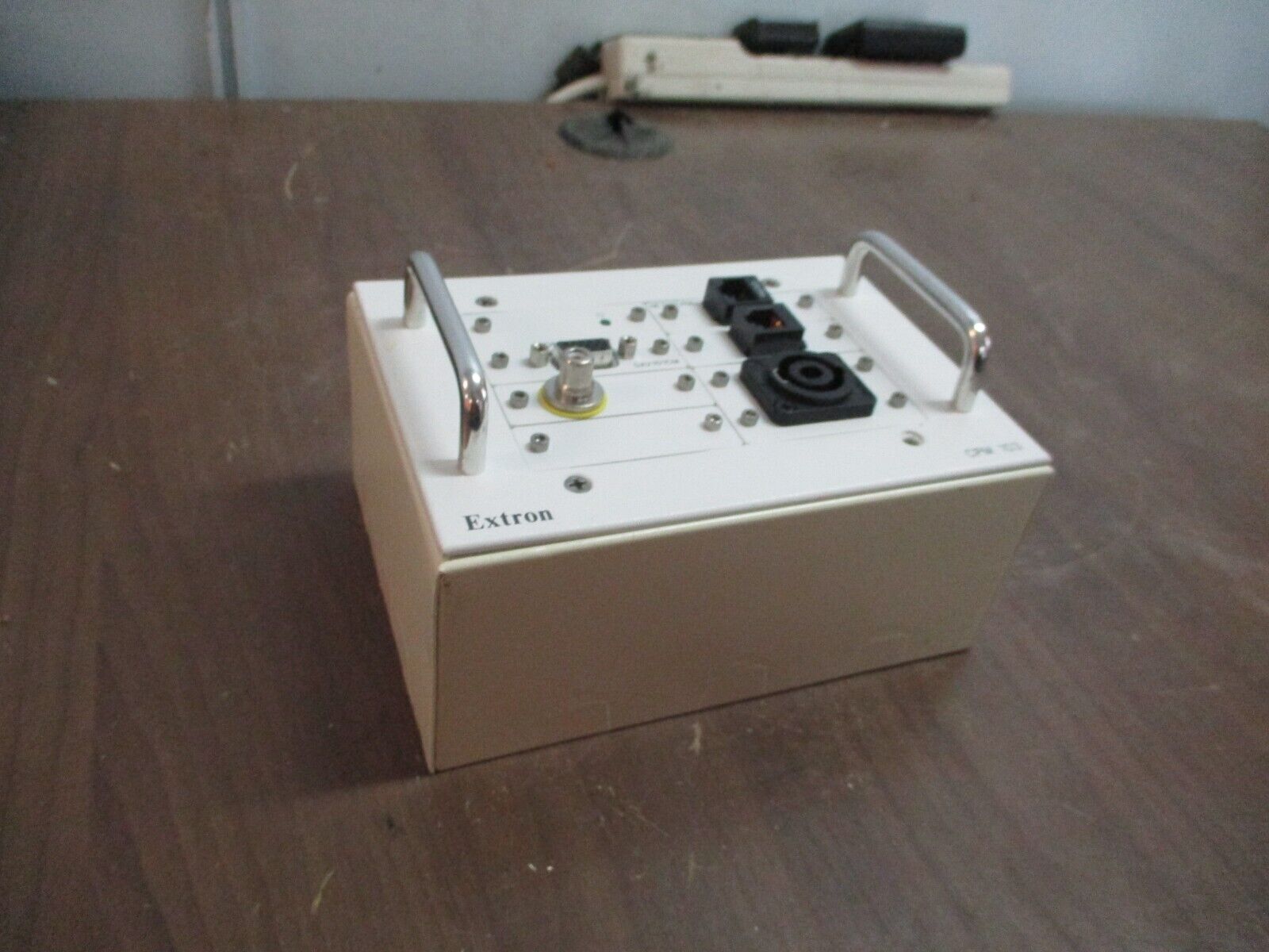 Extron AV Connectivity Panel CPM 103 *Missing (1) Screw* Used