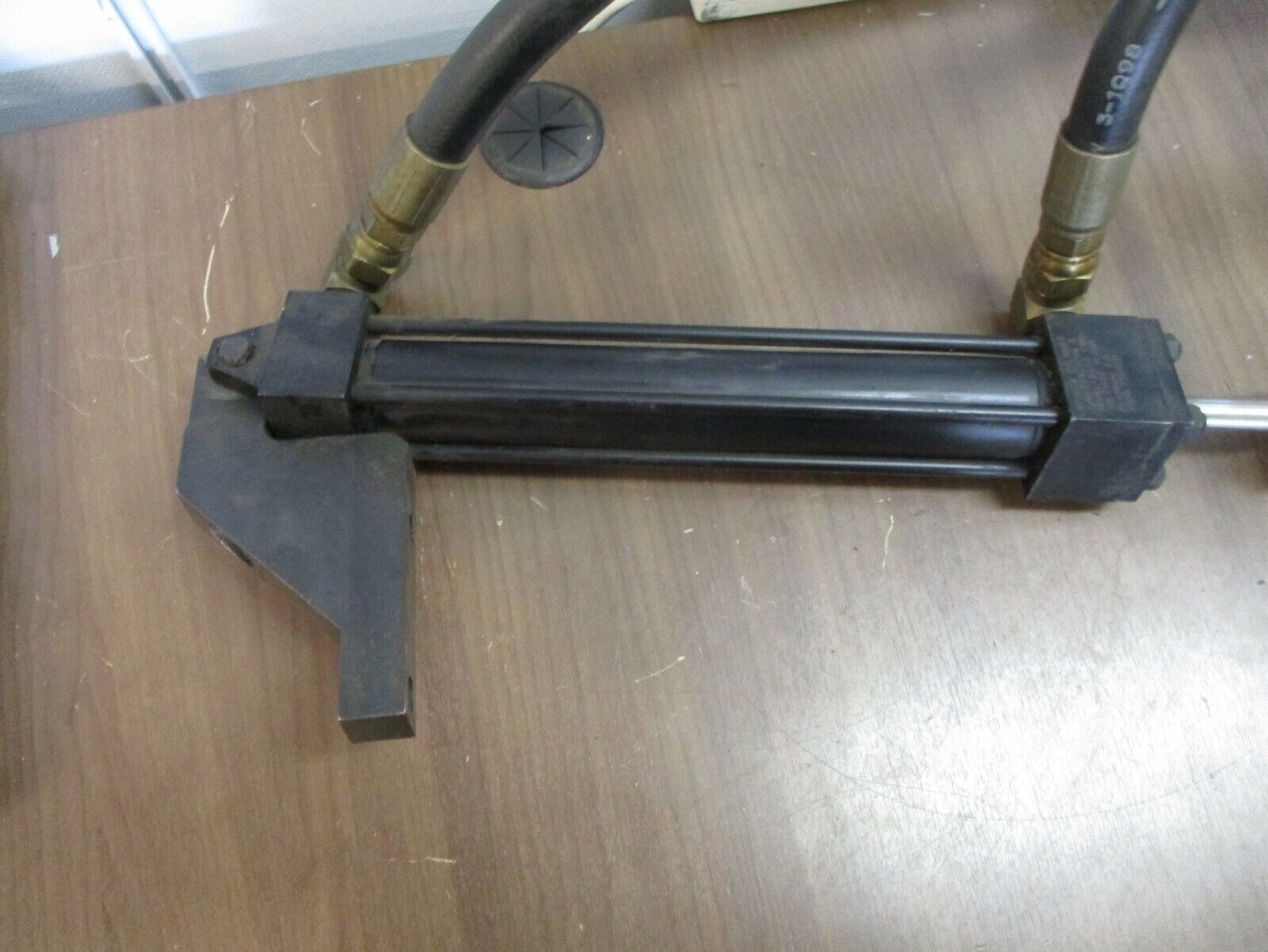 Parker Series 2H Hydraulic Cylinder 01.50 CBB2HLT14AC 11.000 3000PSI Used