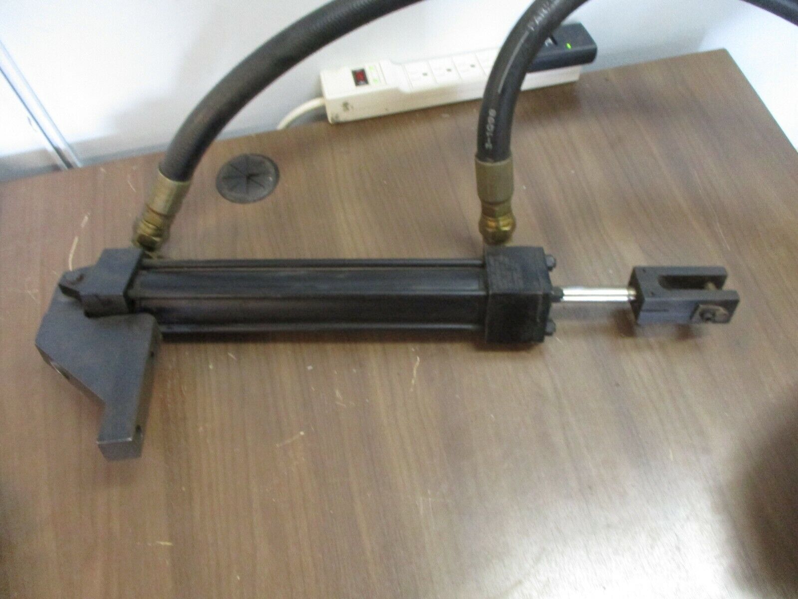 Parker Series 2H Hydraulic Cylinder 01.50 CBB2HLT14AC 11.000 3000PSI Used