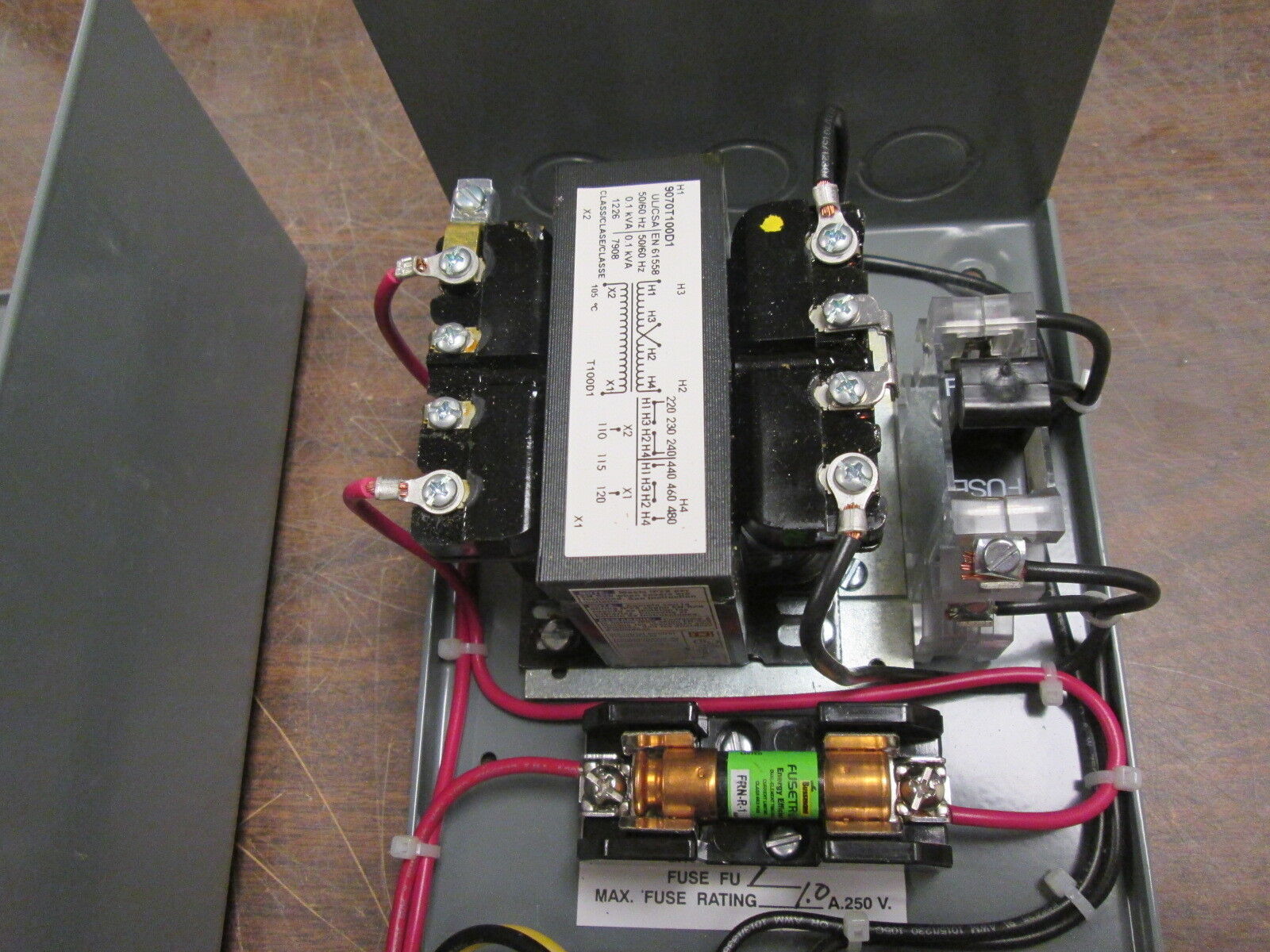 Square D Enclosed Starter 8536SCG3V81A3FF4H30TX11 Size 1 New Surplus