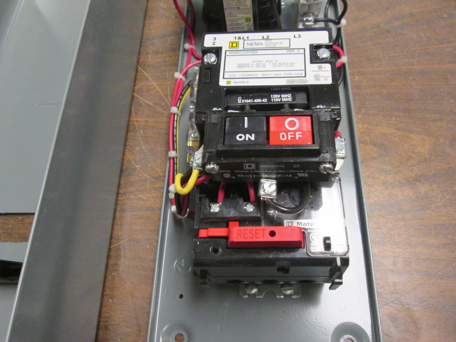 Square D Enclosed Starter 8536SCG3V81A3FF4H30TX11 Size 1 New Surplus