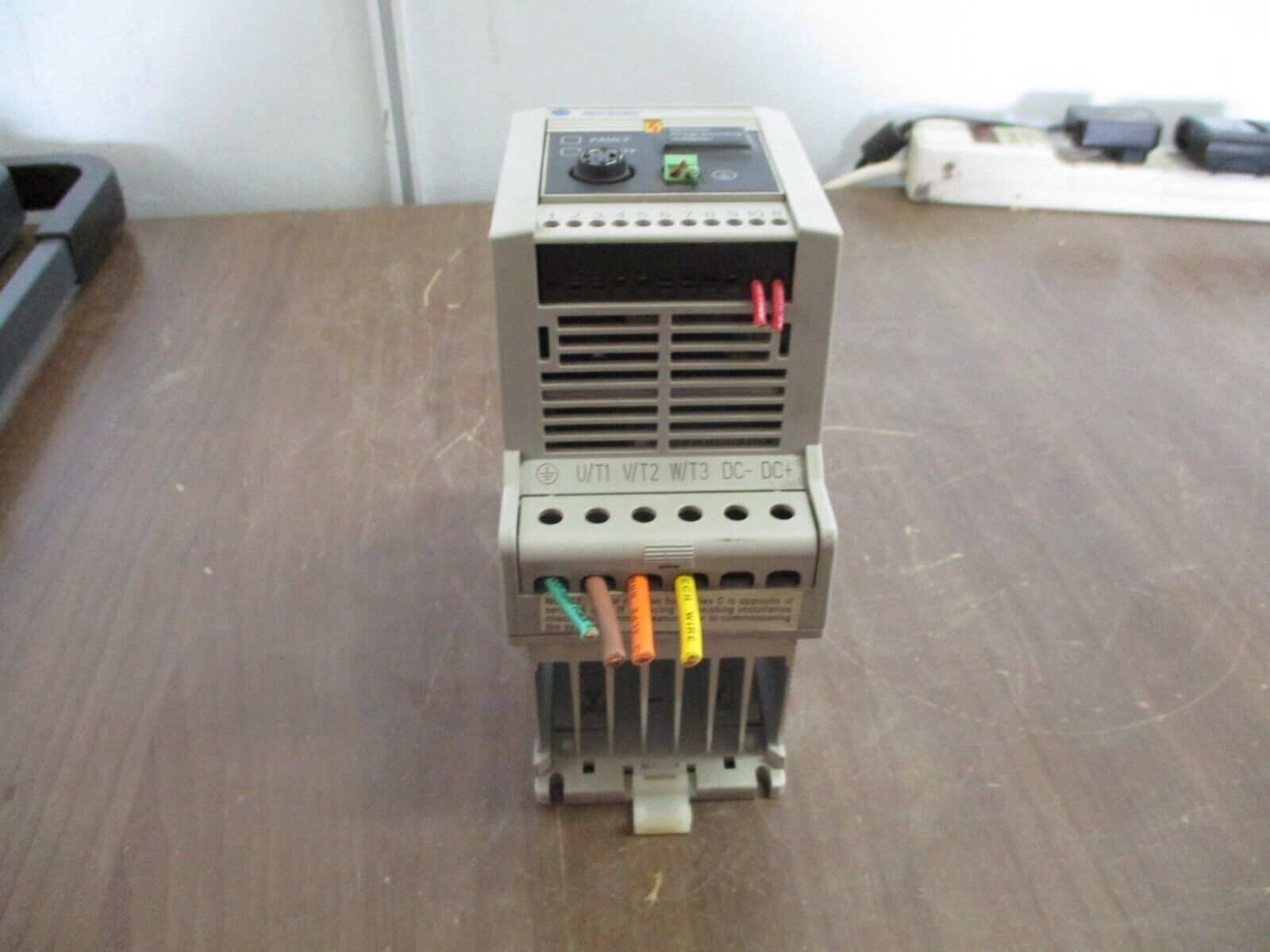 Allen-Bradley Smart Speed Controller 160-BA02NSF1 0.75Hp FRN: 7.06 Used